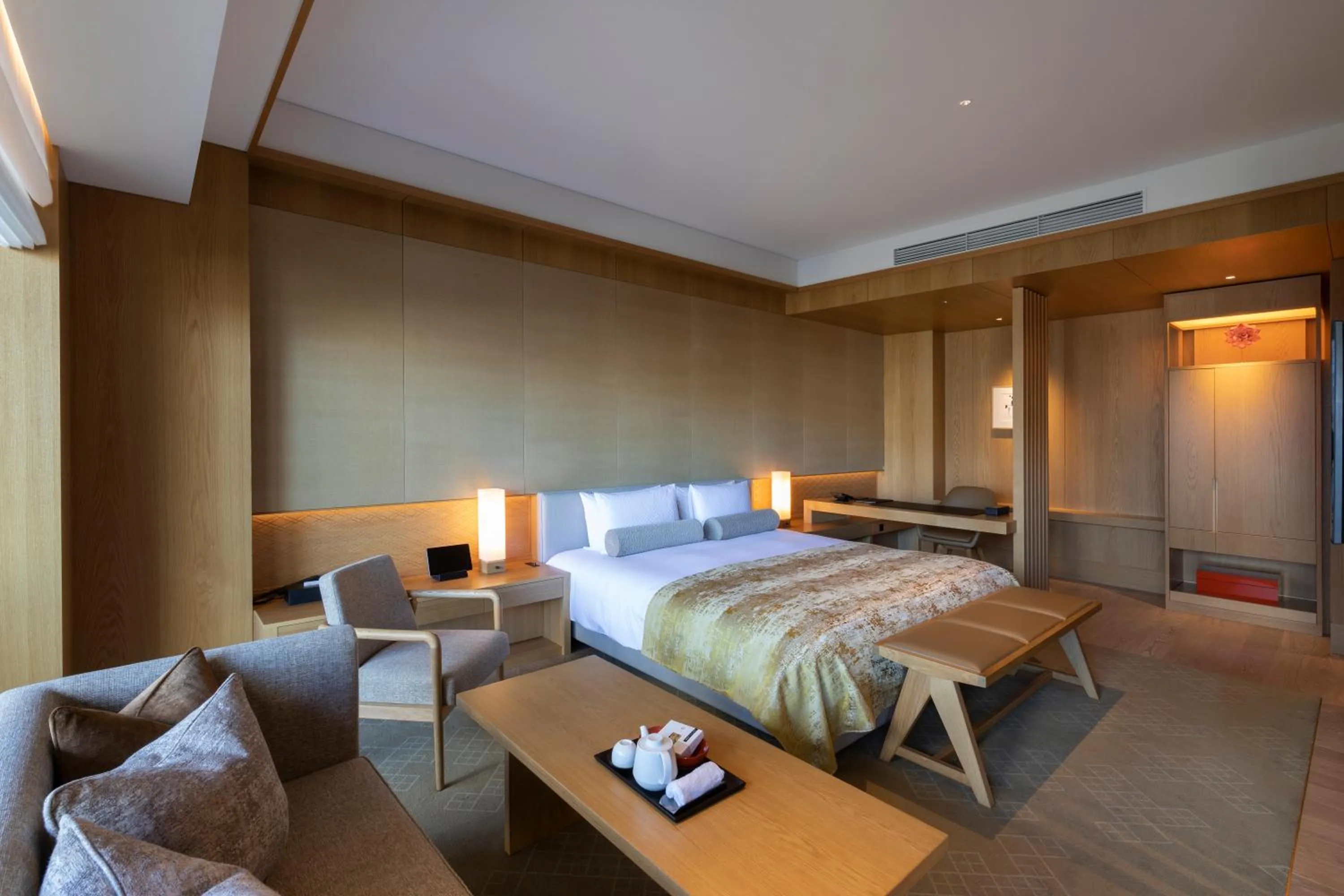 Photo of the whole room, Bed in The Okura Tokyo