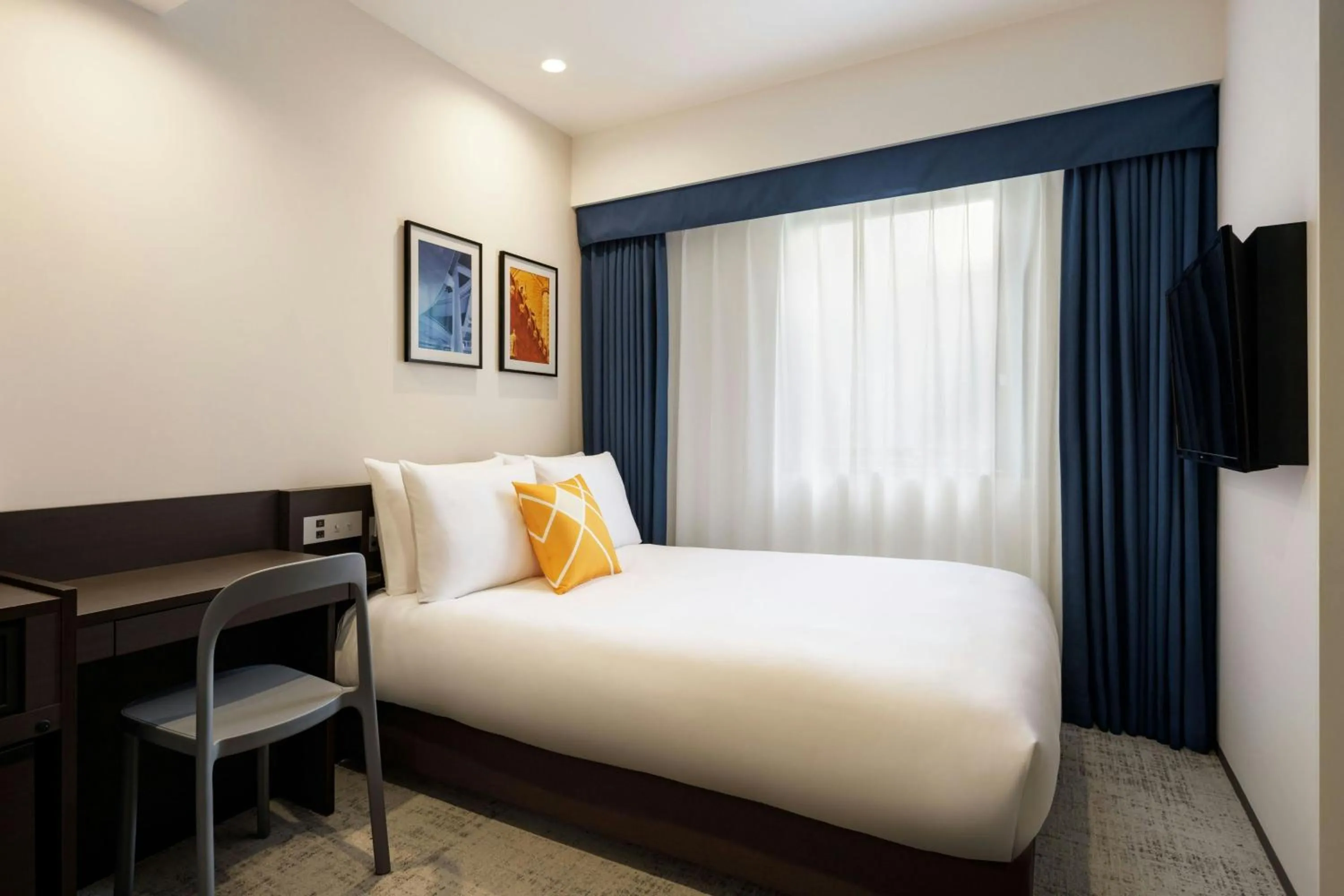 Photo of the whole room, Bed in Four Points Flex by Sheraton Tokyo Shibuya West