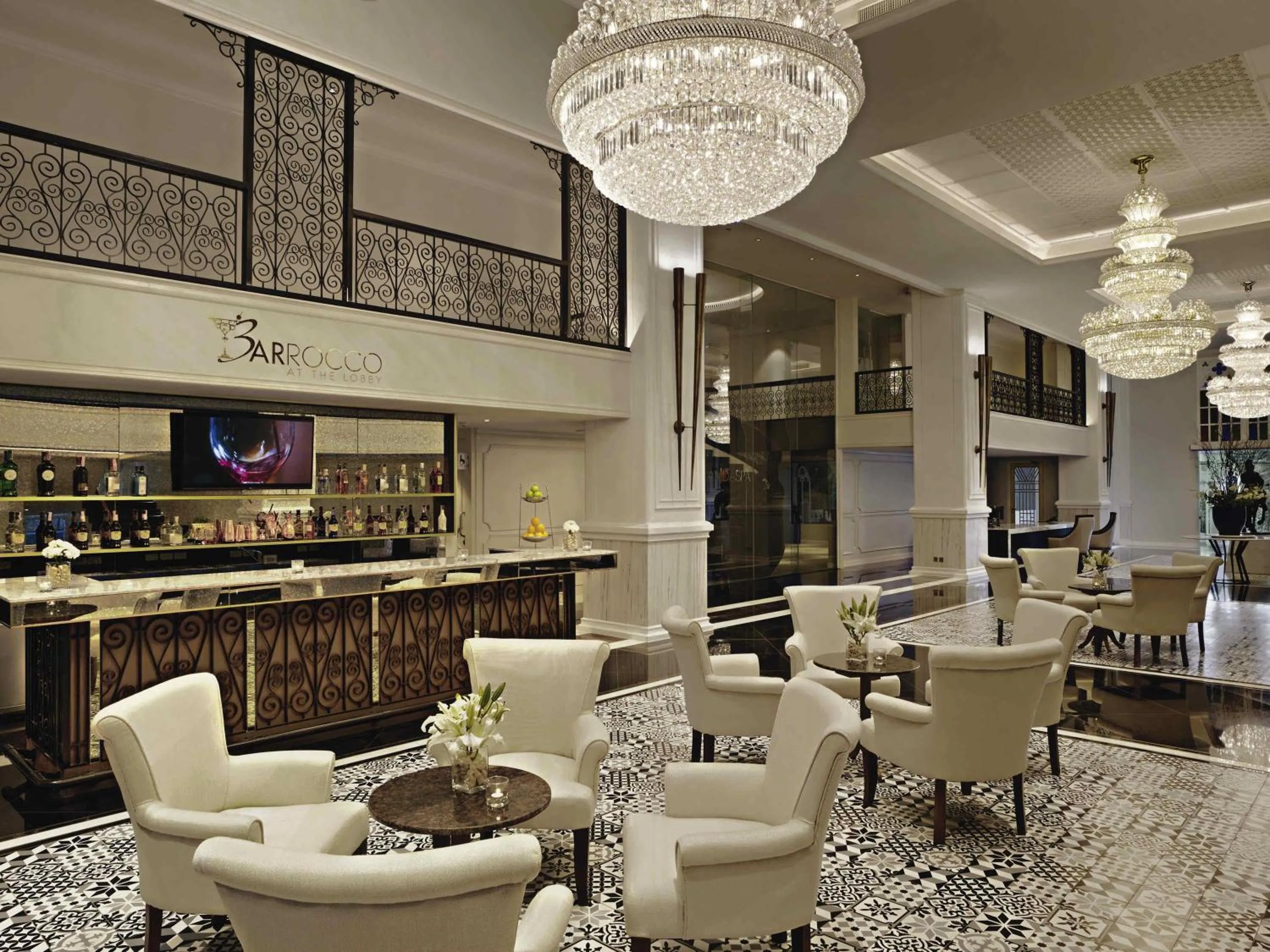 Lounge or bar in Mövenpick Myth Hotel Patong Phuket