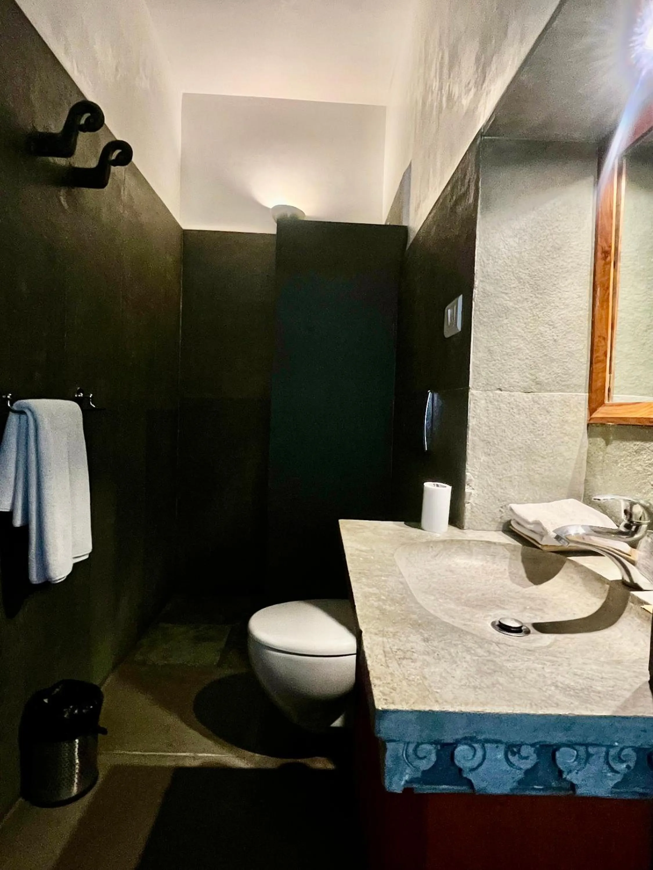 Bathroom in Madri Haveli