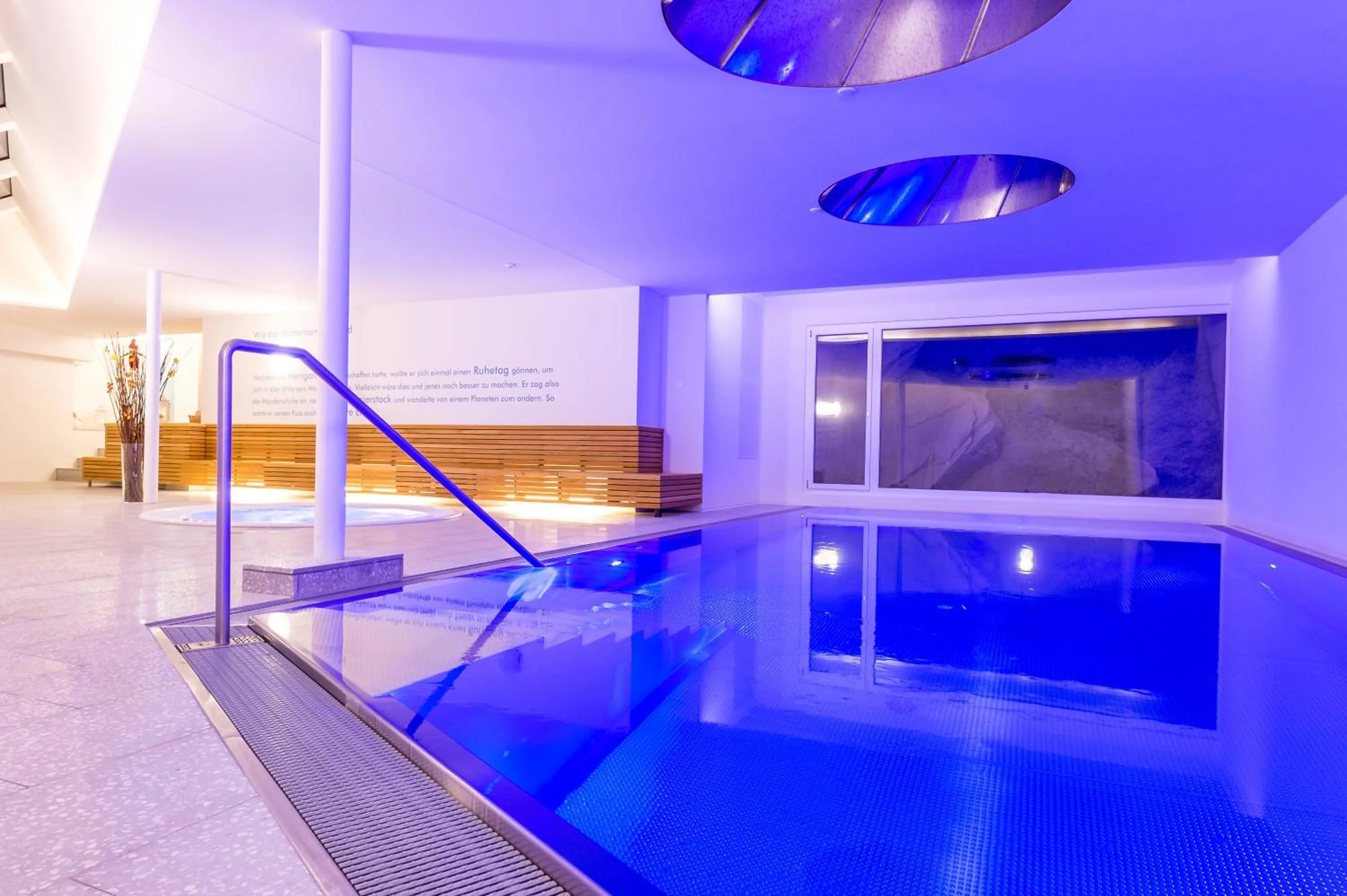 Swimming pool in Legendär Zermatt