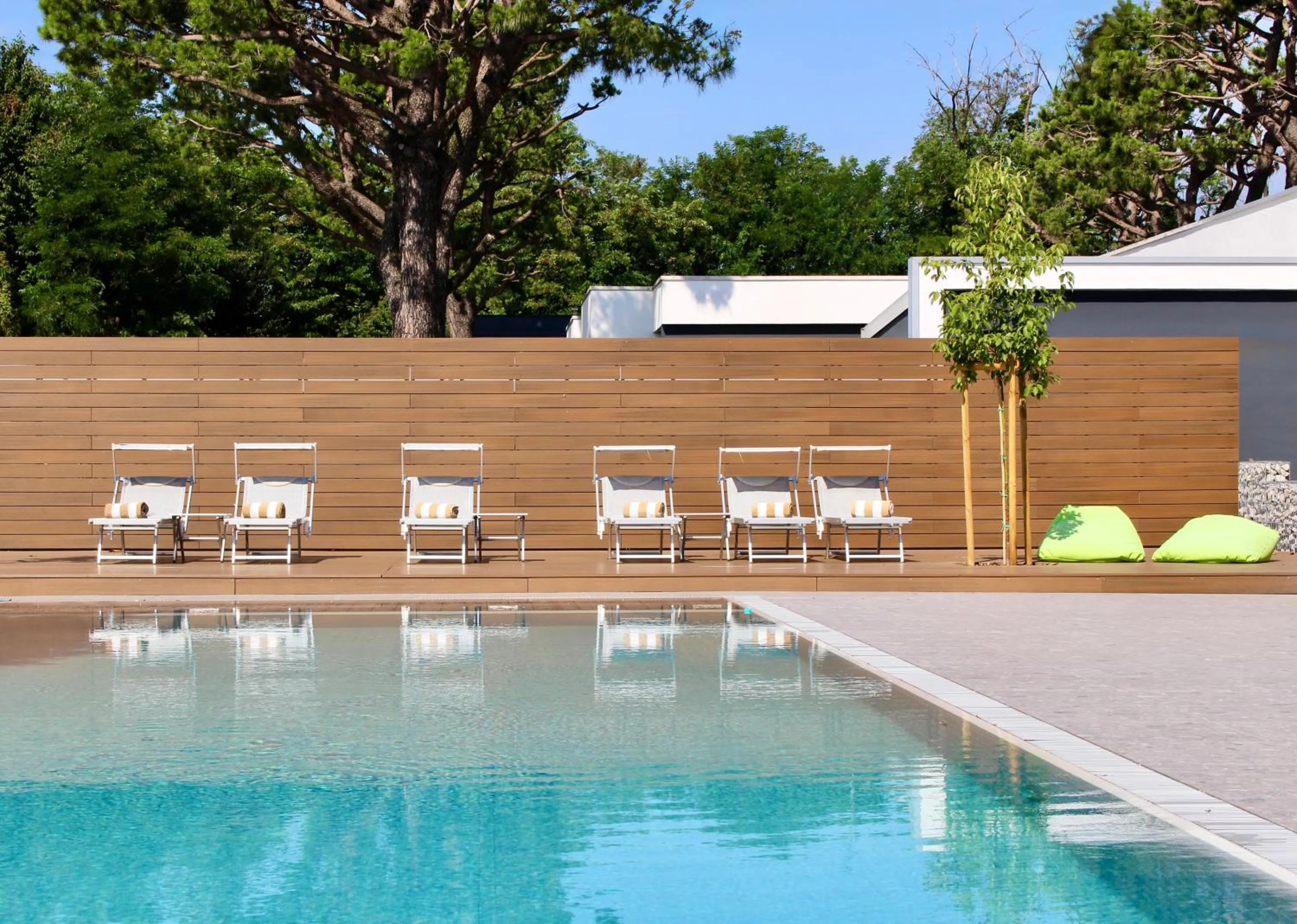 Pool view in Hotel Mealba