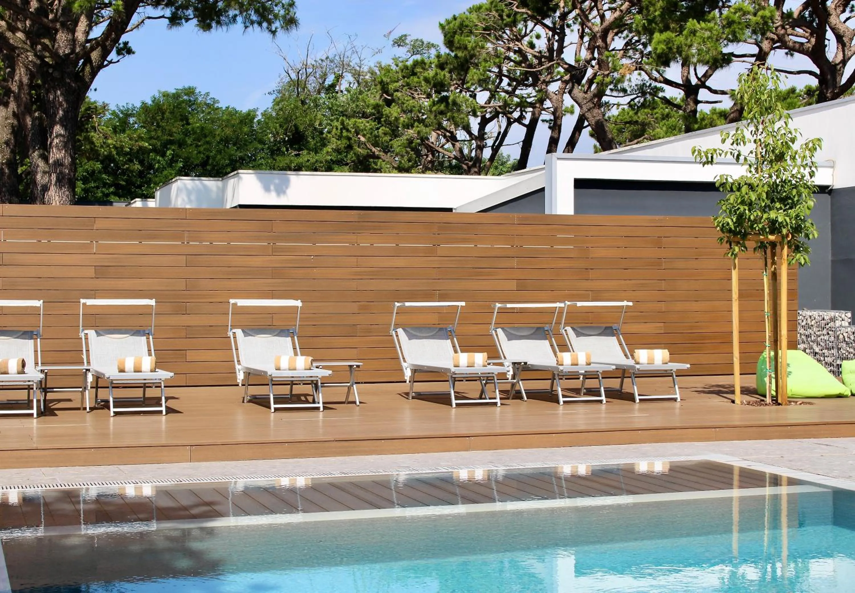 Pool view in Hotel Mealba