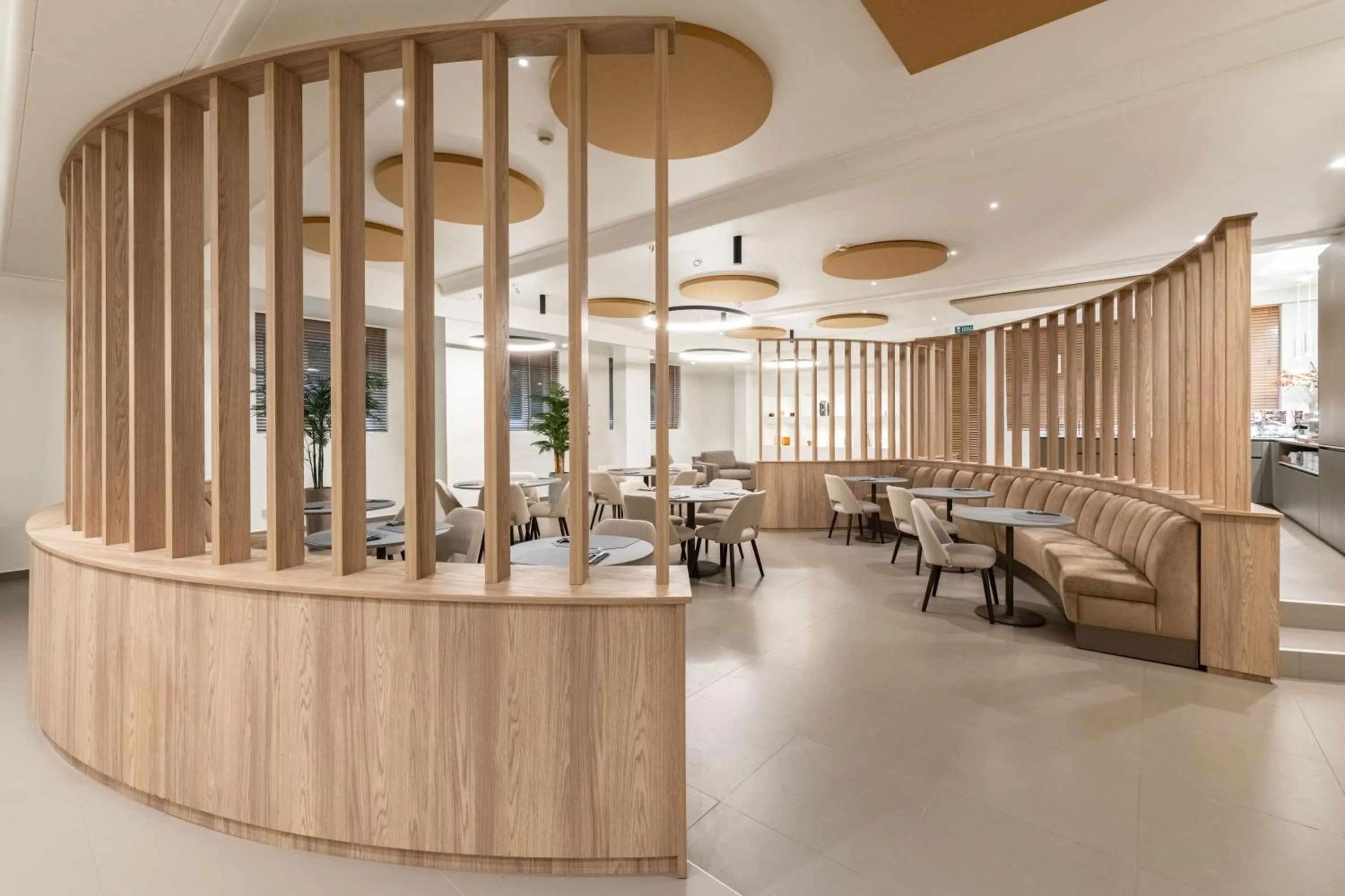 Restaurant/places to eat in Hotel Mealba