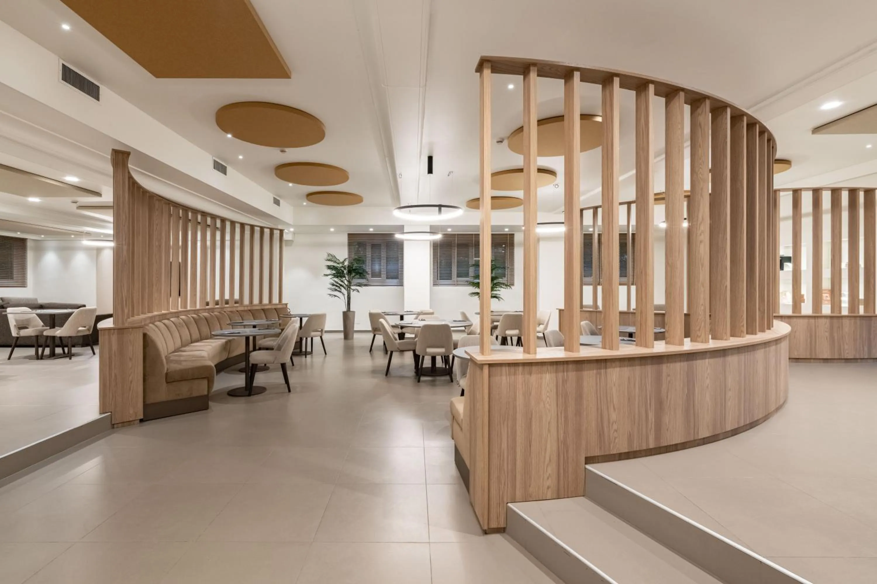 Restaurant/places to eat in Hotel Mealba