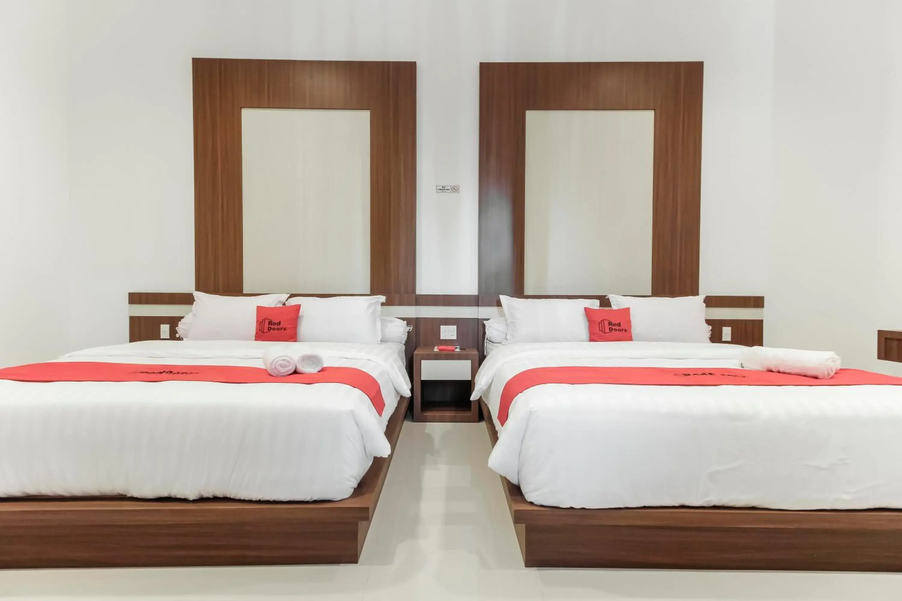 Deluxe Twin Room in RedDoorz Premium @ Setiabudi Medan Deluxe Twin Room in RedDoorz Premium @ Setiabudi Medan