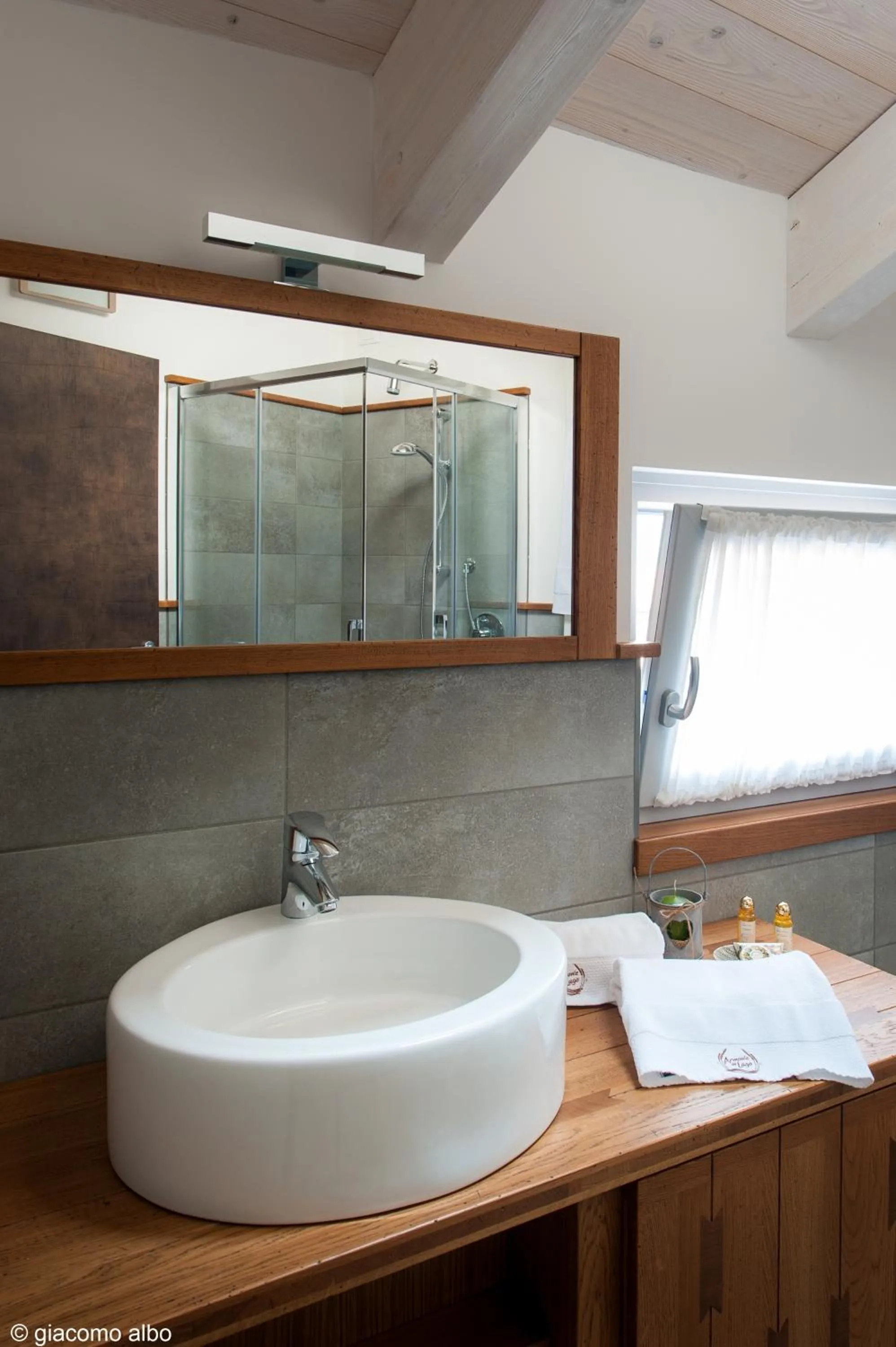 Shower in B&B Armonie del Lago