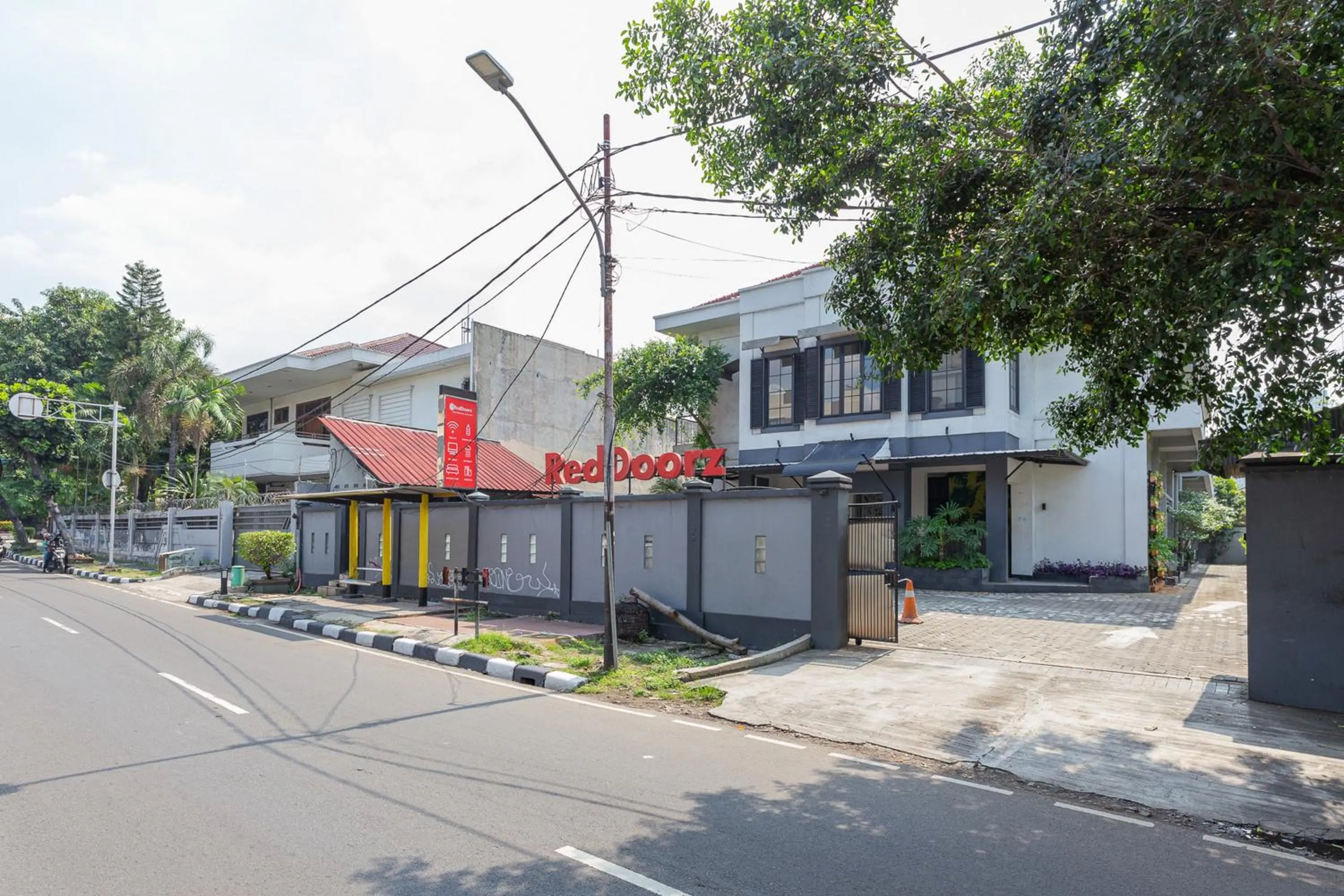 Facade/entrance in RedDoorz Plus near Mall Slipi Jaya