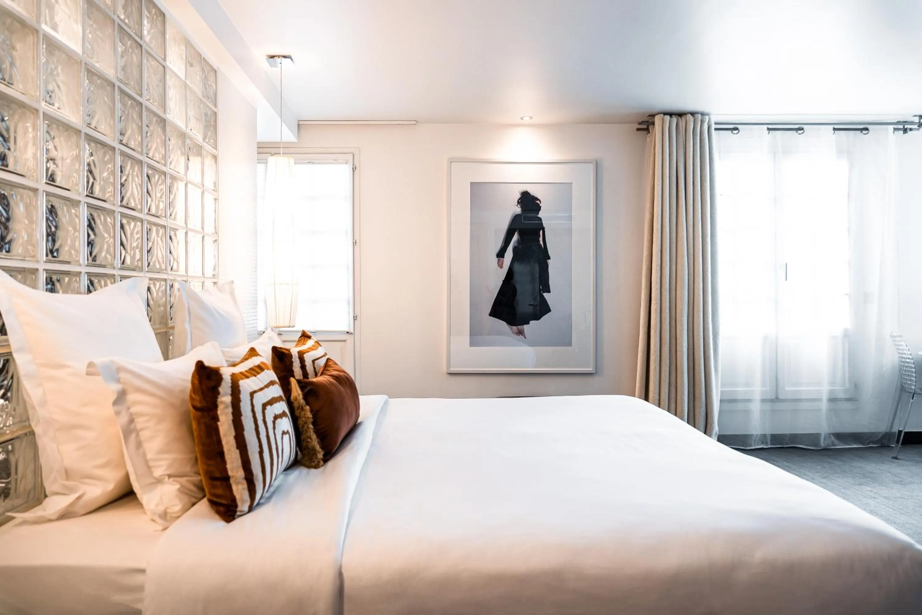 Bed in Kube Hôtel Paris