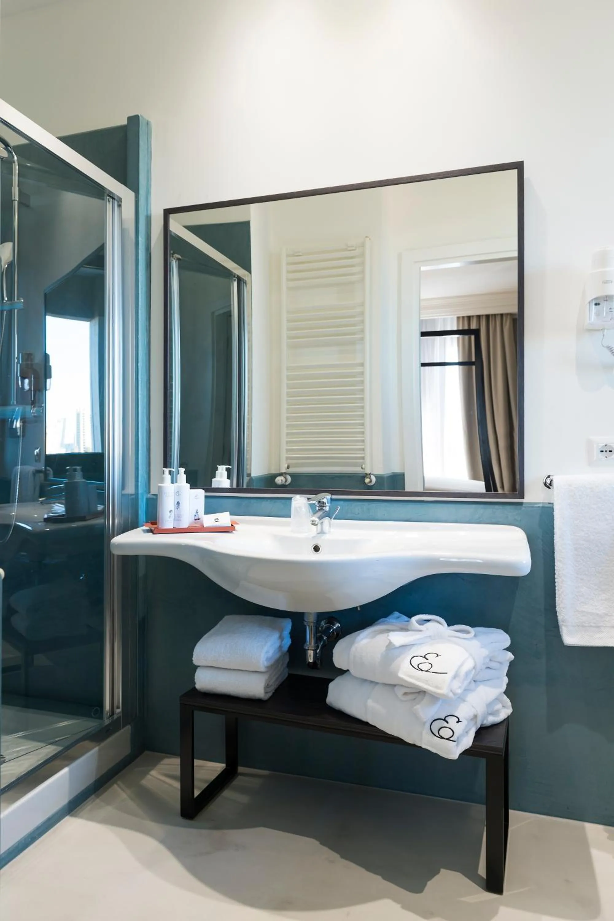 Bathroom, Bed in Elizabeth Lifestyle Hotel