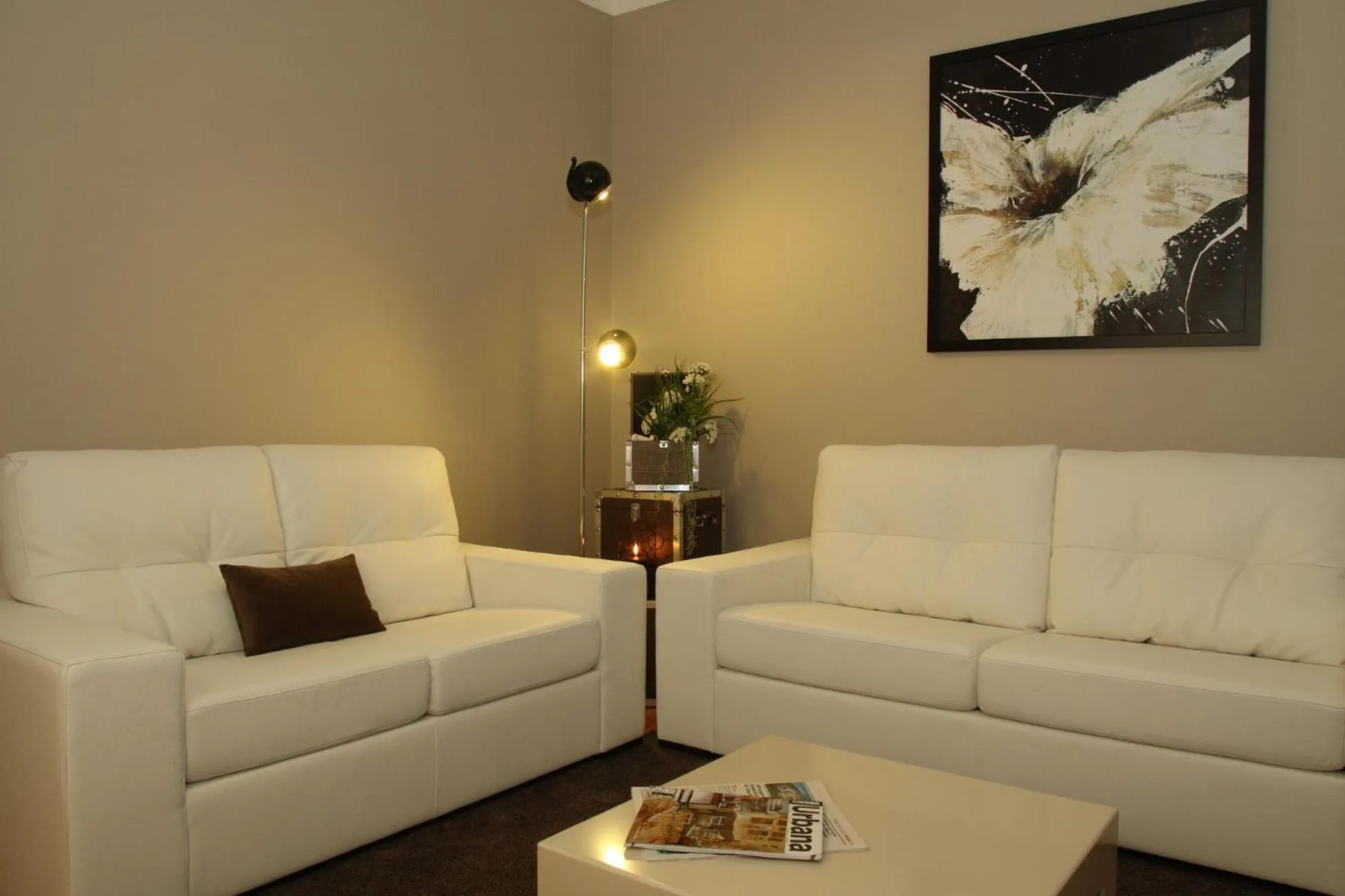 Communal lounge/ TV room in Castilho House