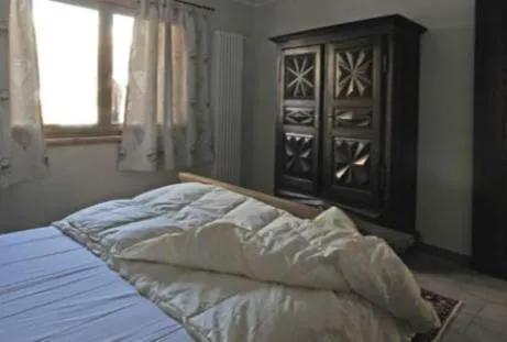 Decorative detail, Bed in Au Petit Chevrot