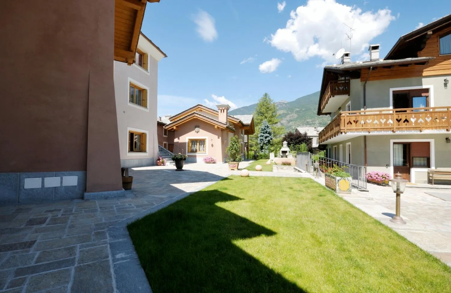 Property building in Au Petit Chevrot