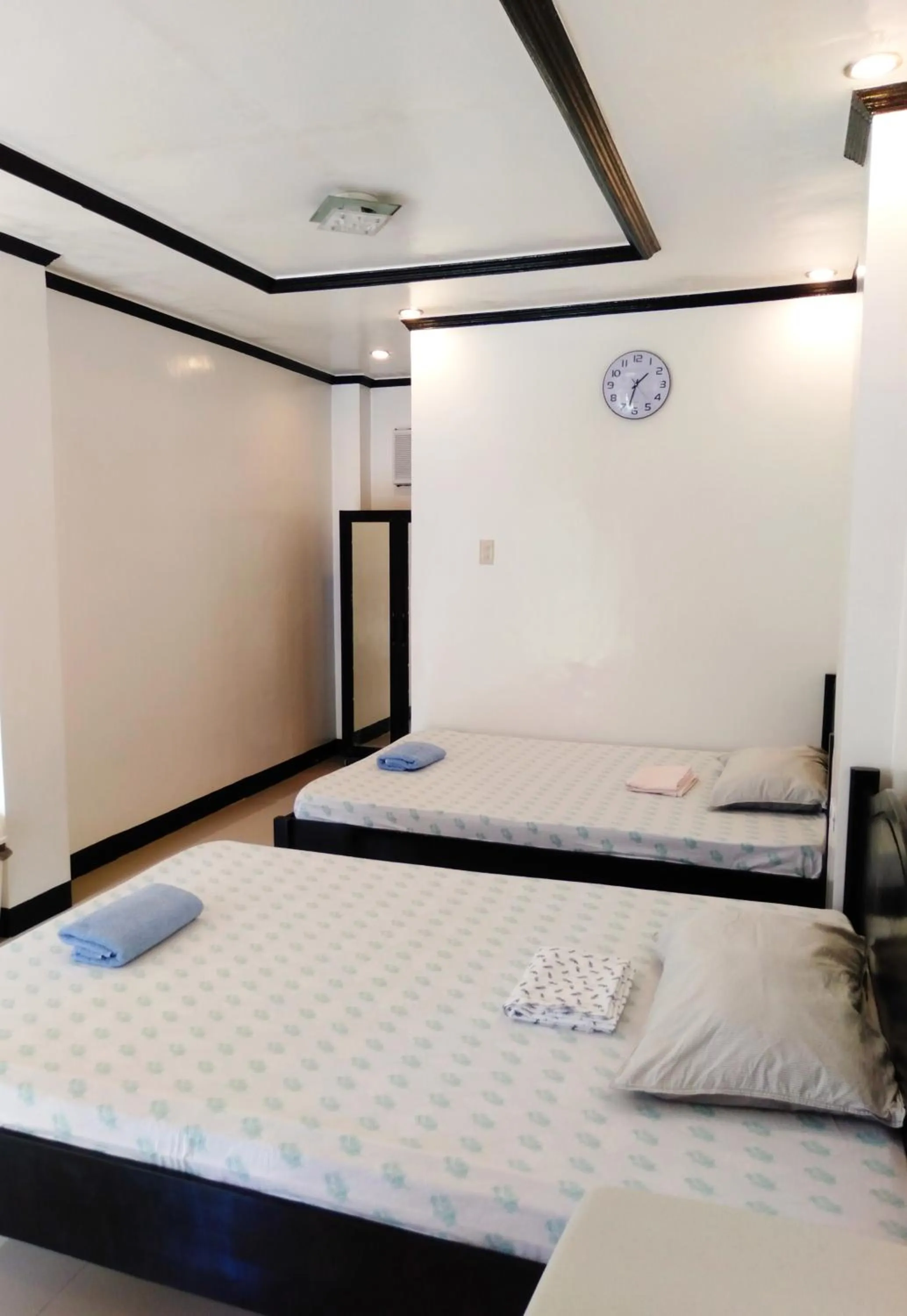 Bed in Strangers Inn&Bar