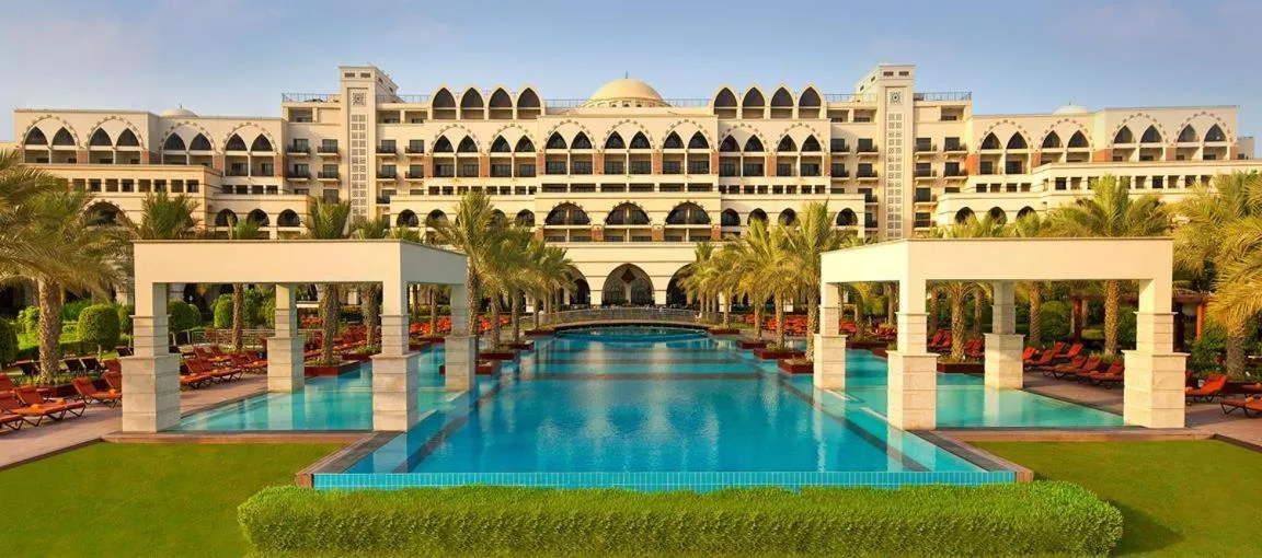 Restaurant/places to eat in Zabeel Saray Royal Residences Lagoon Villa