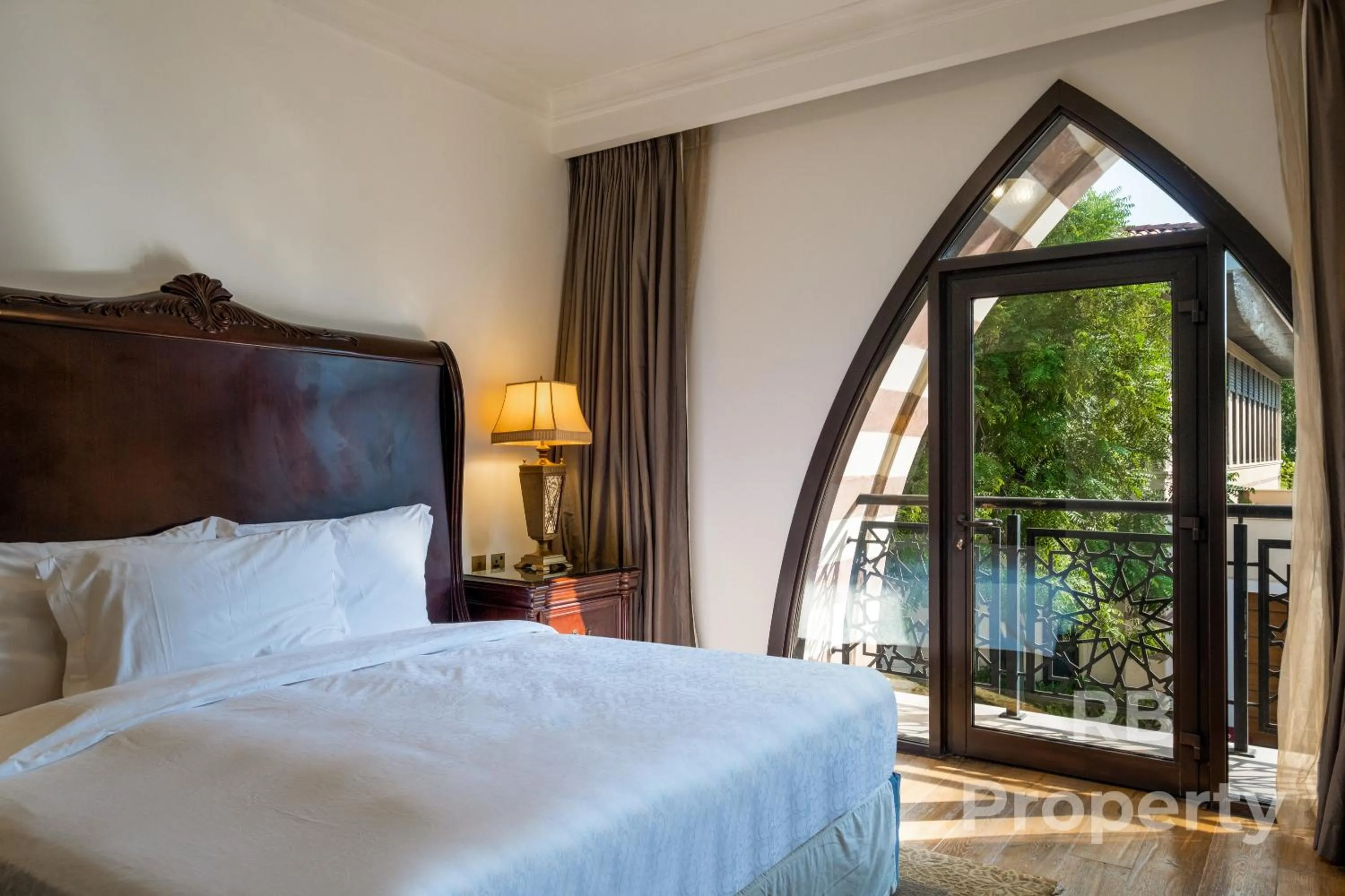 Bed in Zabeel Saray Royal Residences Lagoon Villa