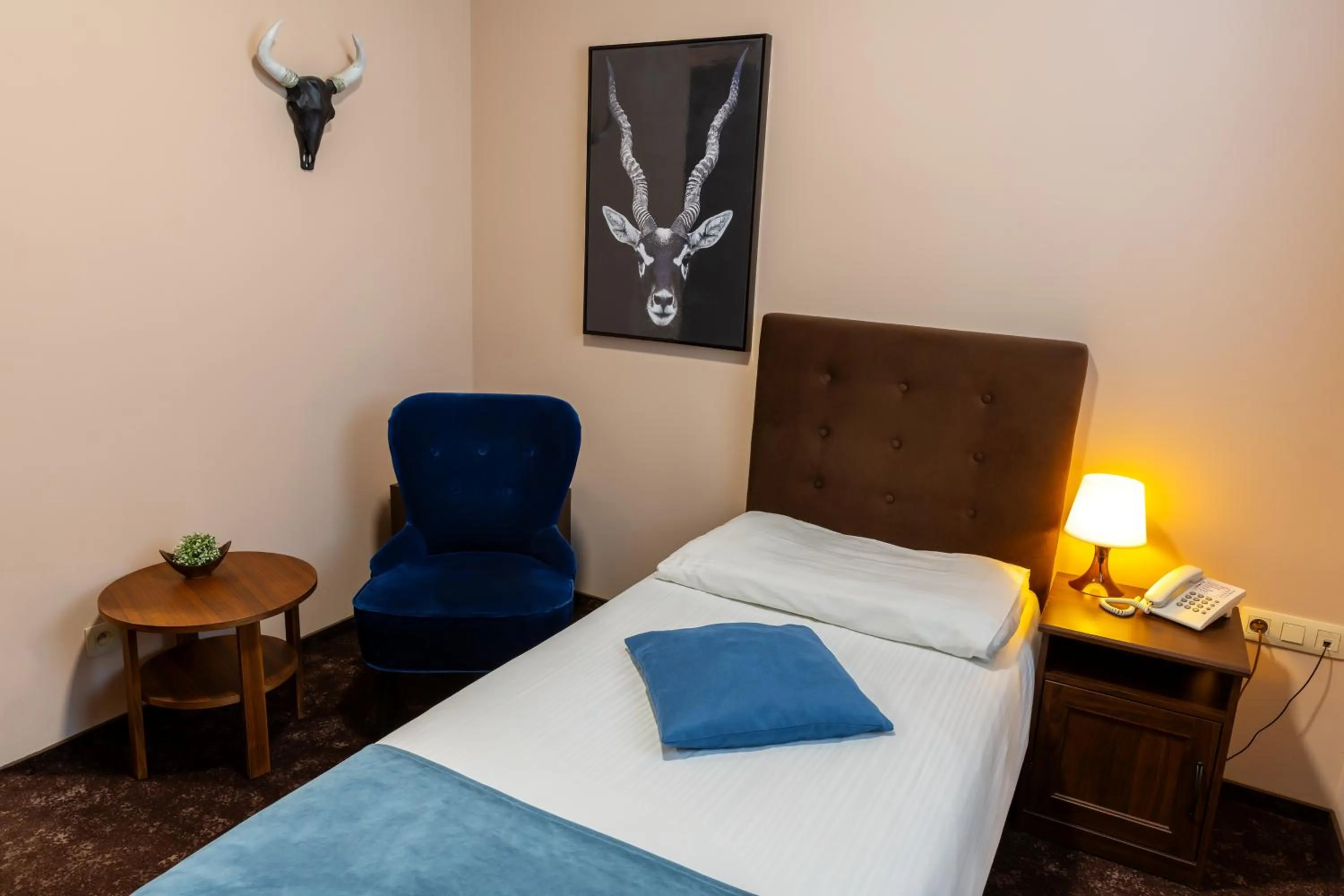 Bed in Hotel Max Inn