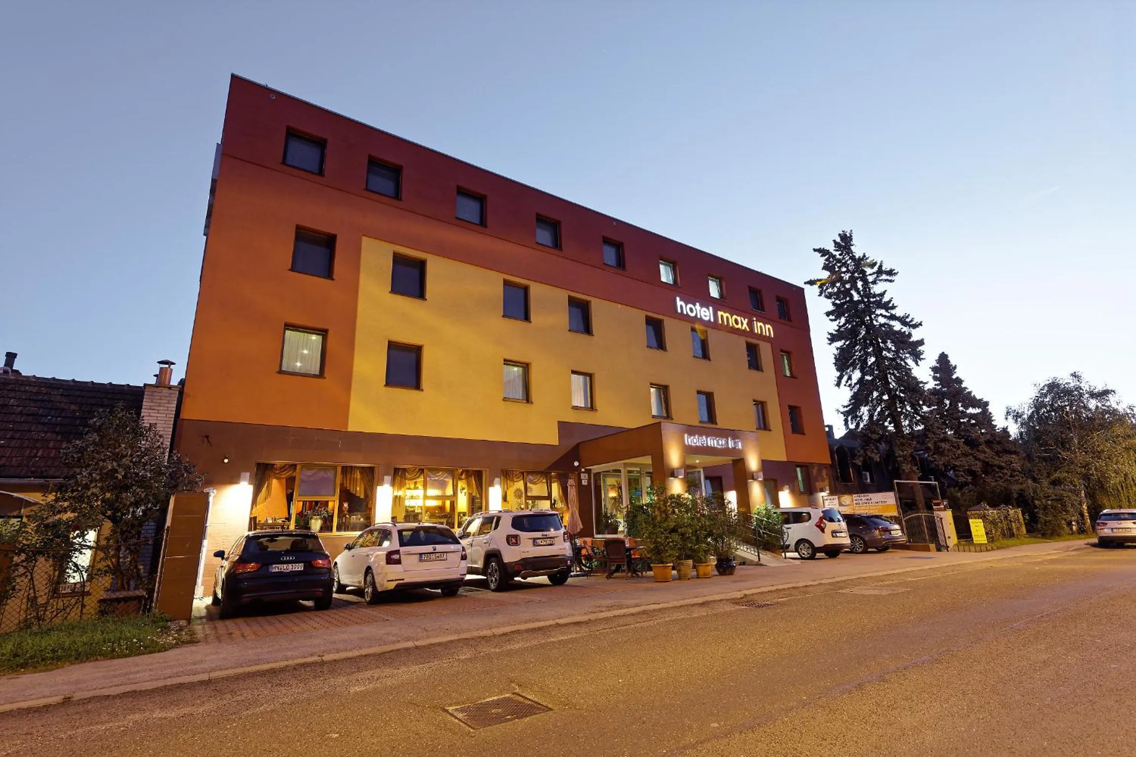 Property building in Hotel Max Inn