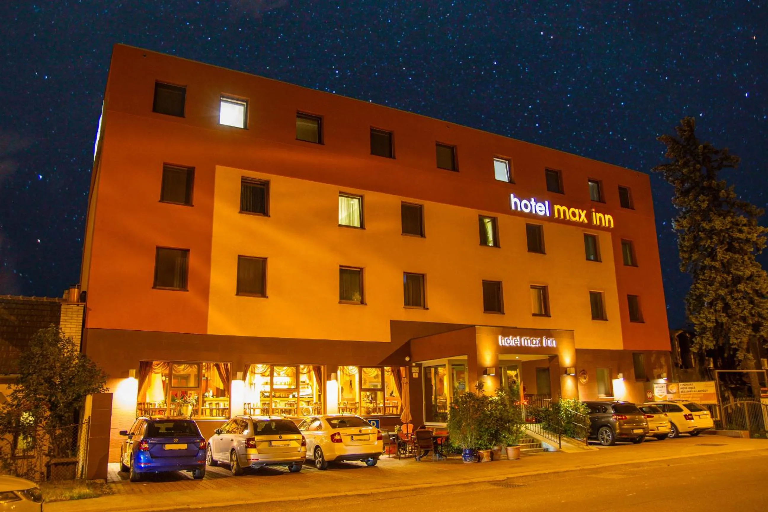 Property building in Hotel Max Inn