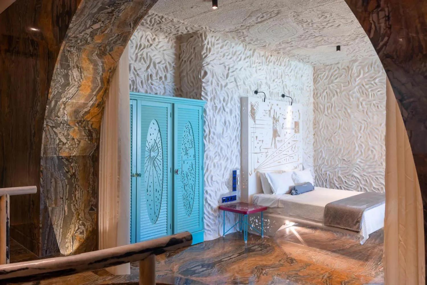 Bedroom, Bed in Calilo