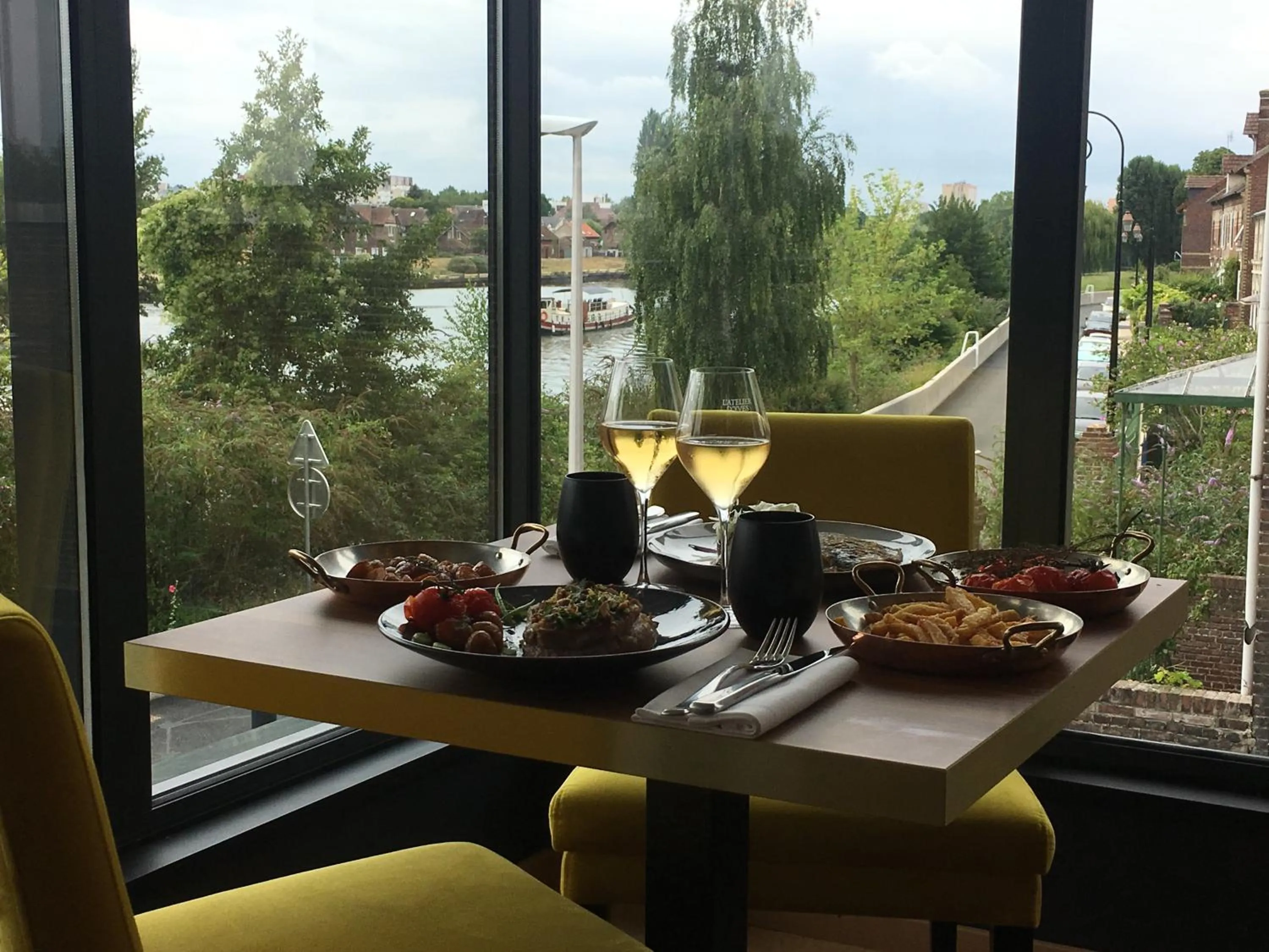 Food and drinks in Aiden by Best Western T'aim Hotel & SPA