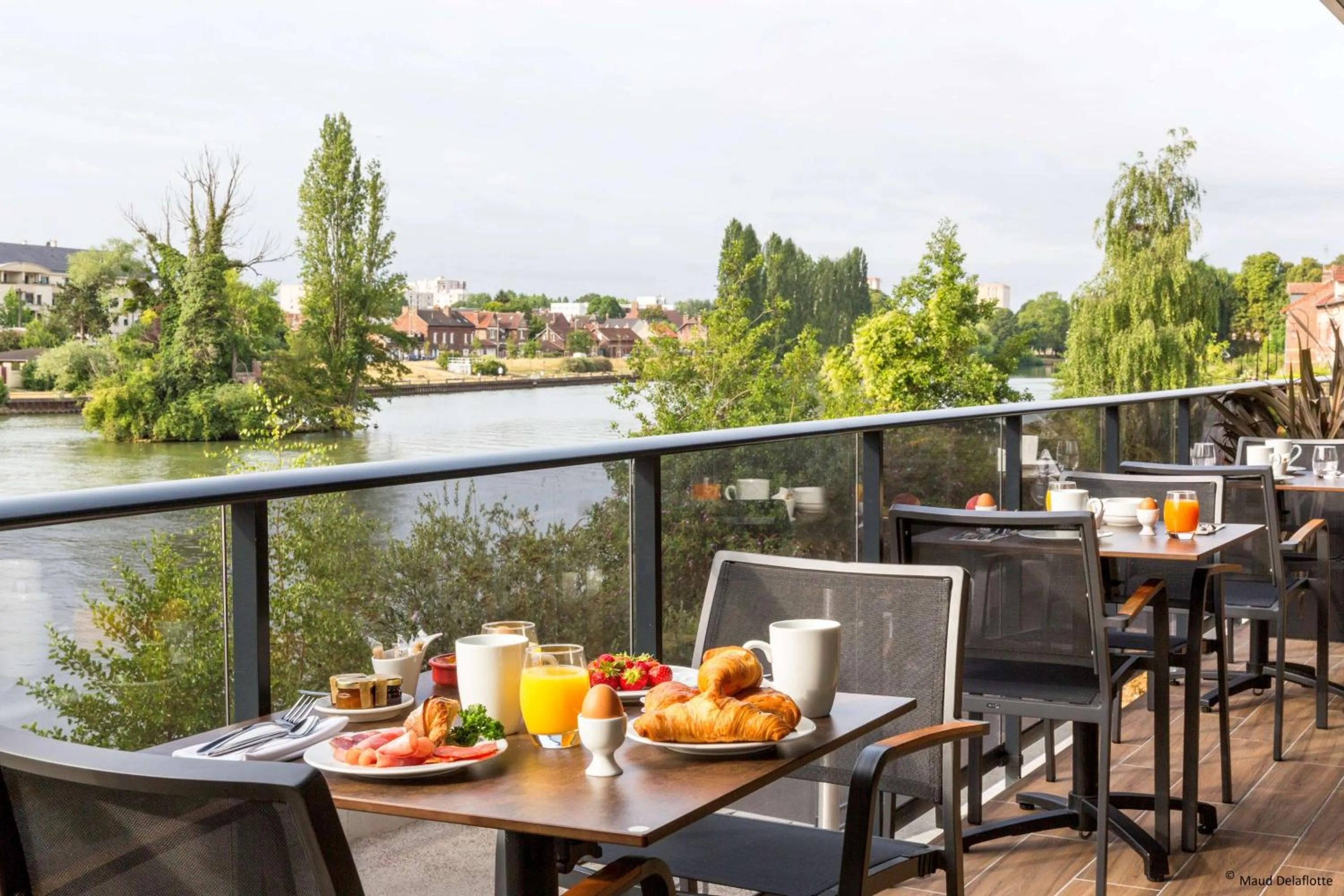 Restaurant/places to eat in Aiden by Best Western T'aim Hotel & SPA