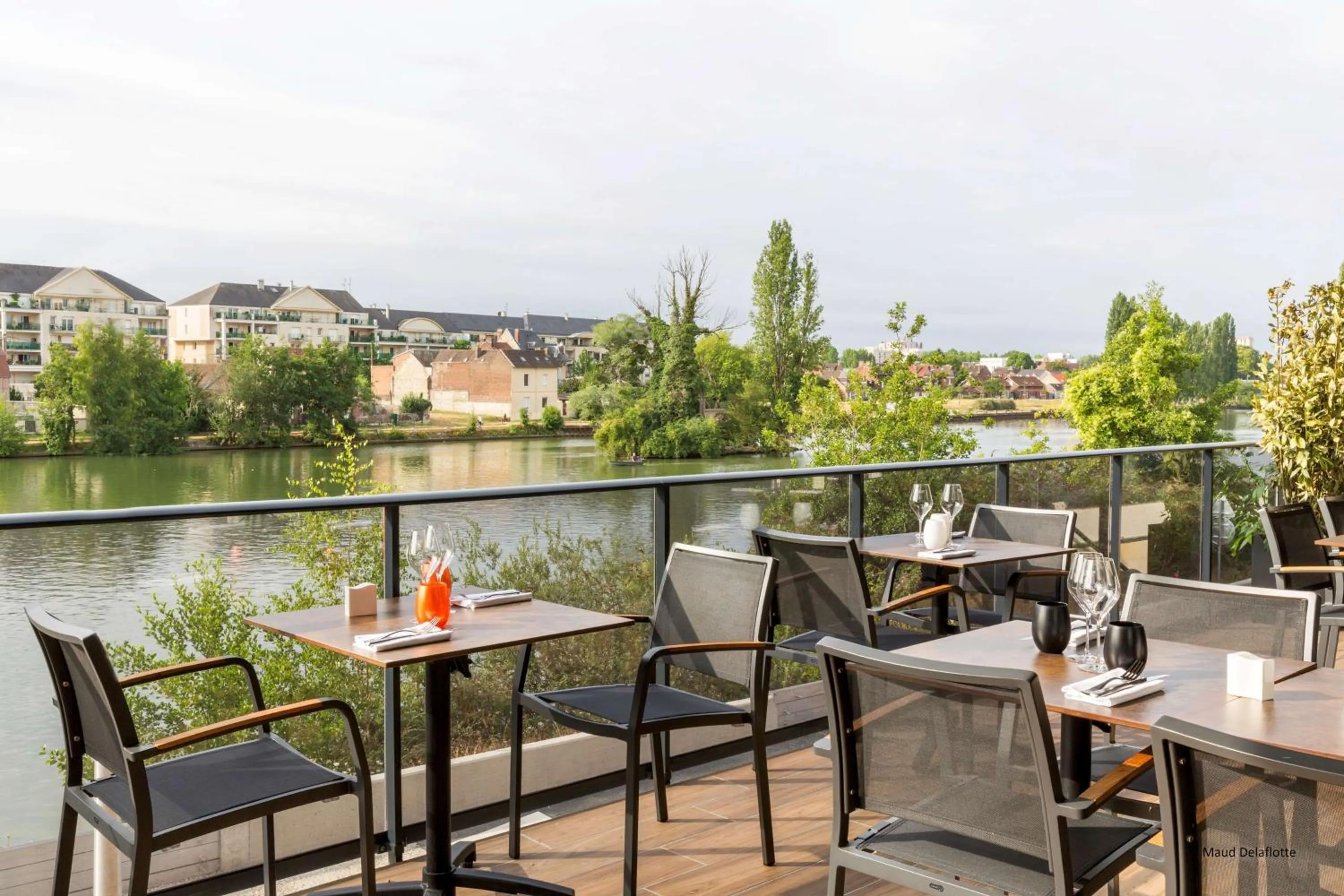 Restaurant/places to eat in Aiden by Best Western T'aim Hotel & SPA