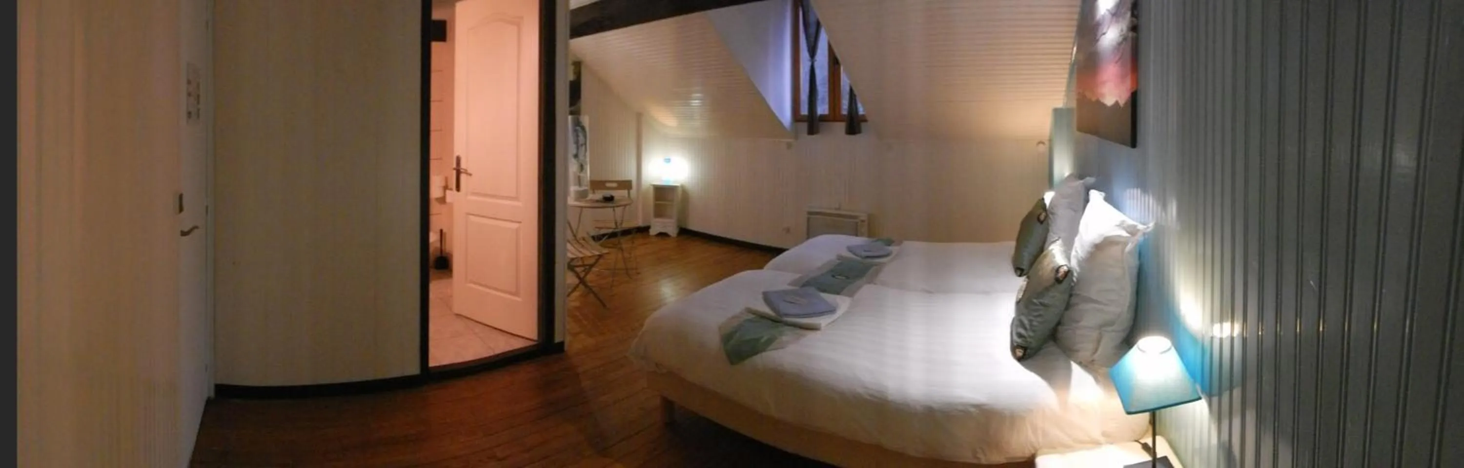 Photo of the whole room, Bed in Pyrenées Emotions, Eco-responsables, Nature, Sports Aventures