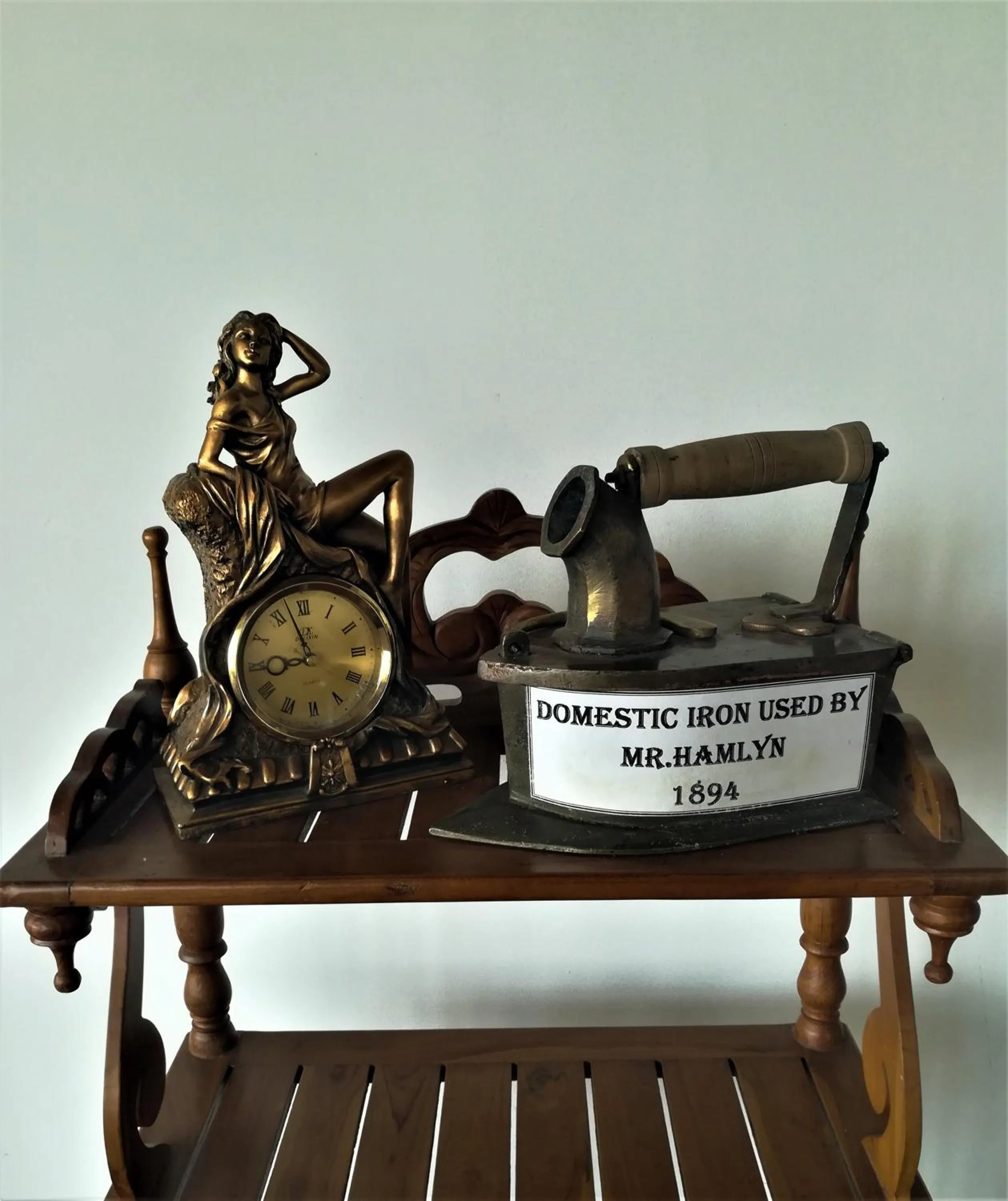 Logo/Certificate/Sign in The Clovelly Bungalow