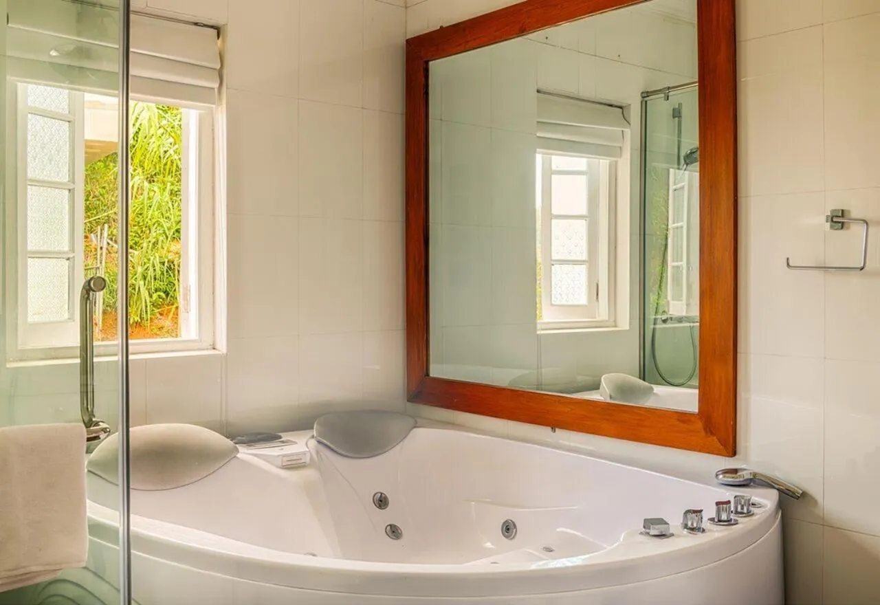 Hot Tub in The Clovelly Bungalow