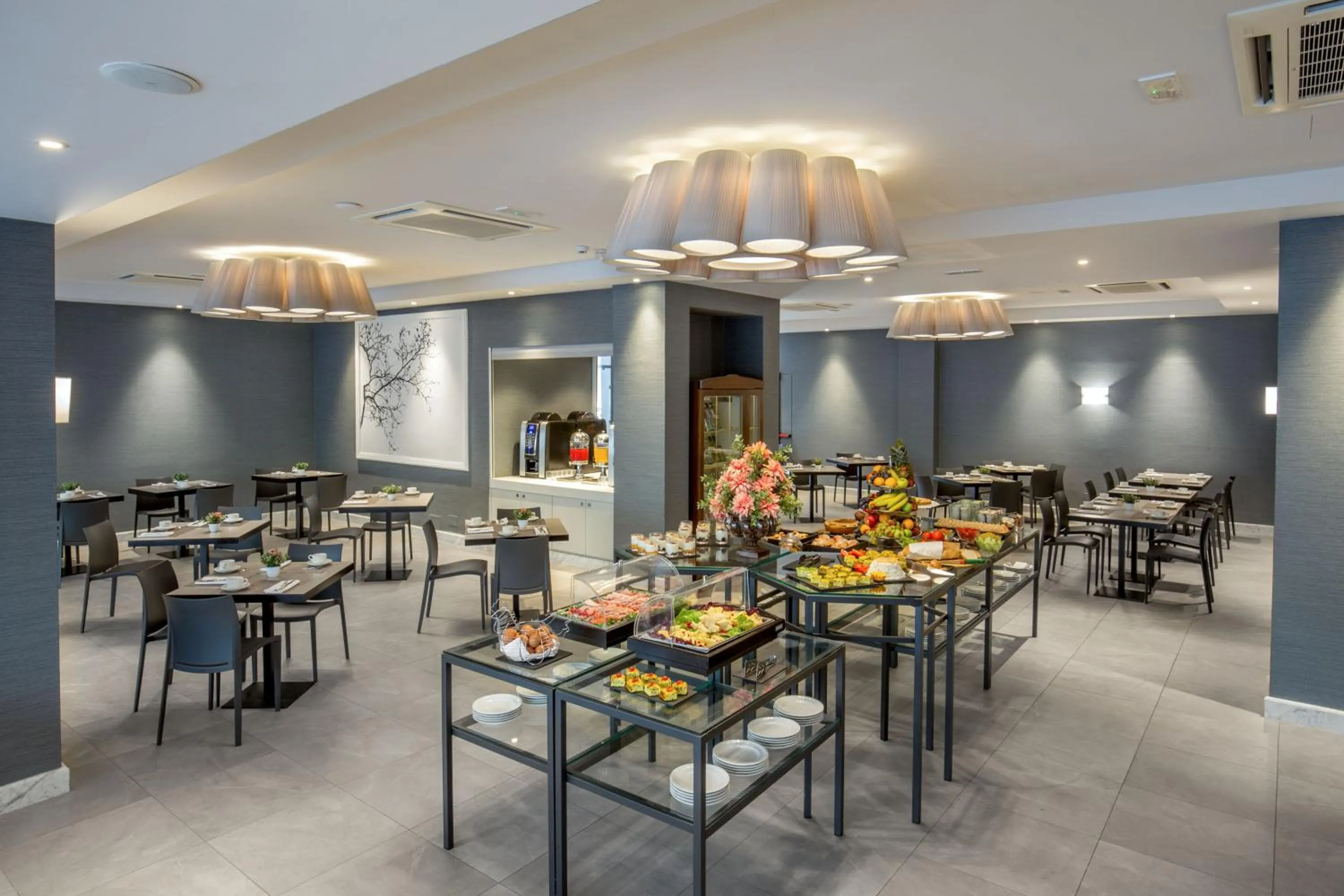 Restaurant/places to eat in Hotel American Palace Eur