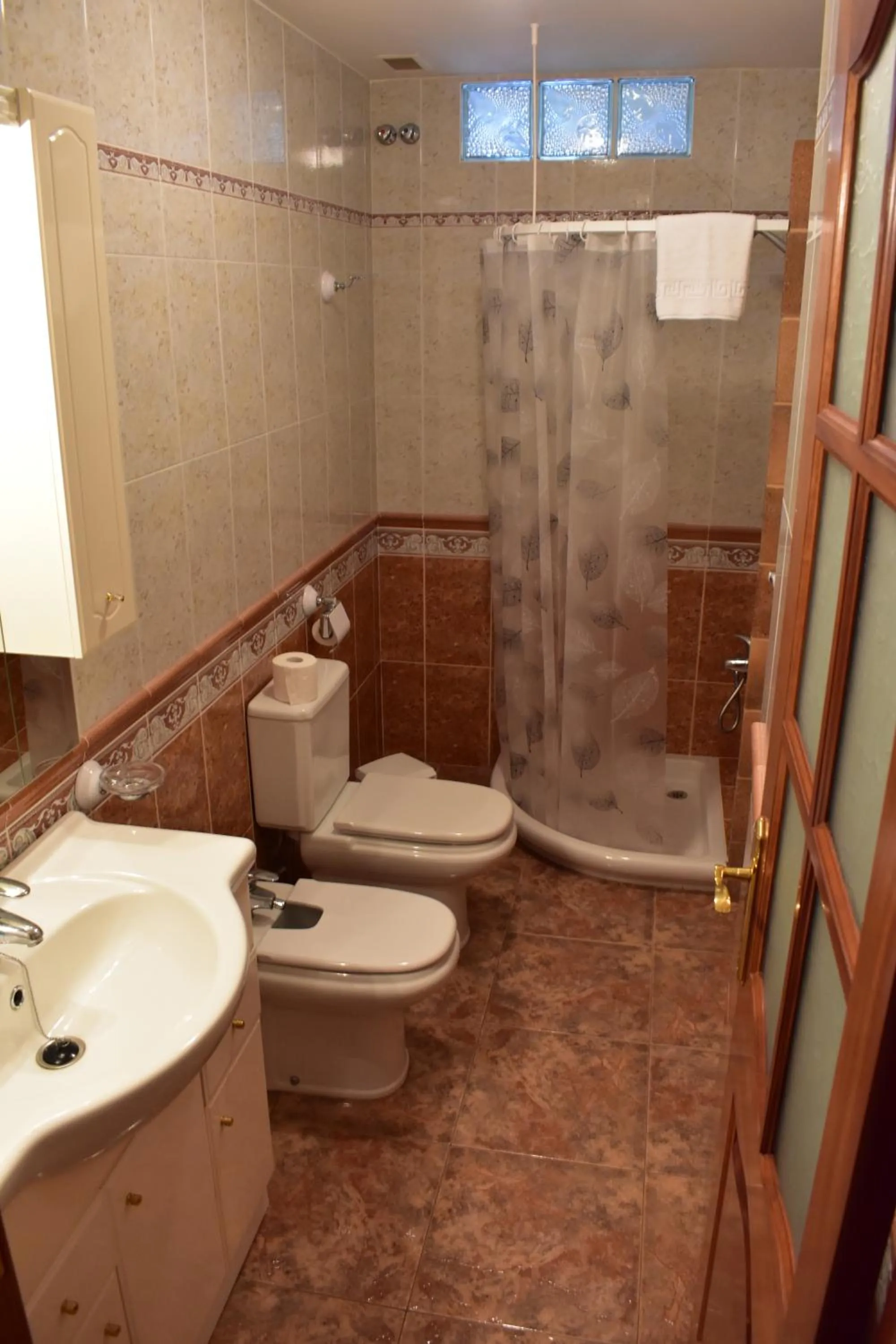 Shower in La Fonda Aeropuerto