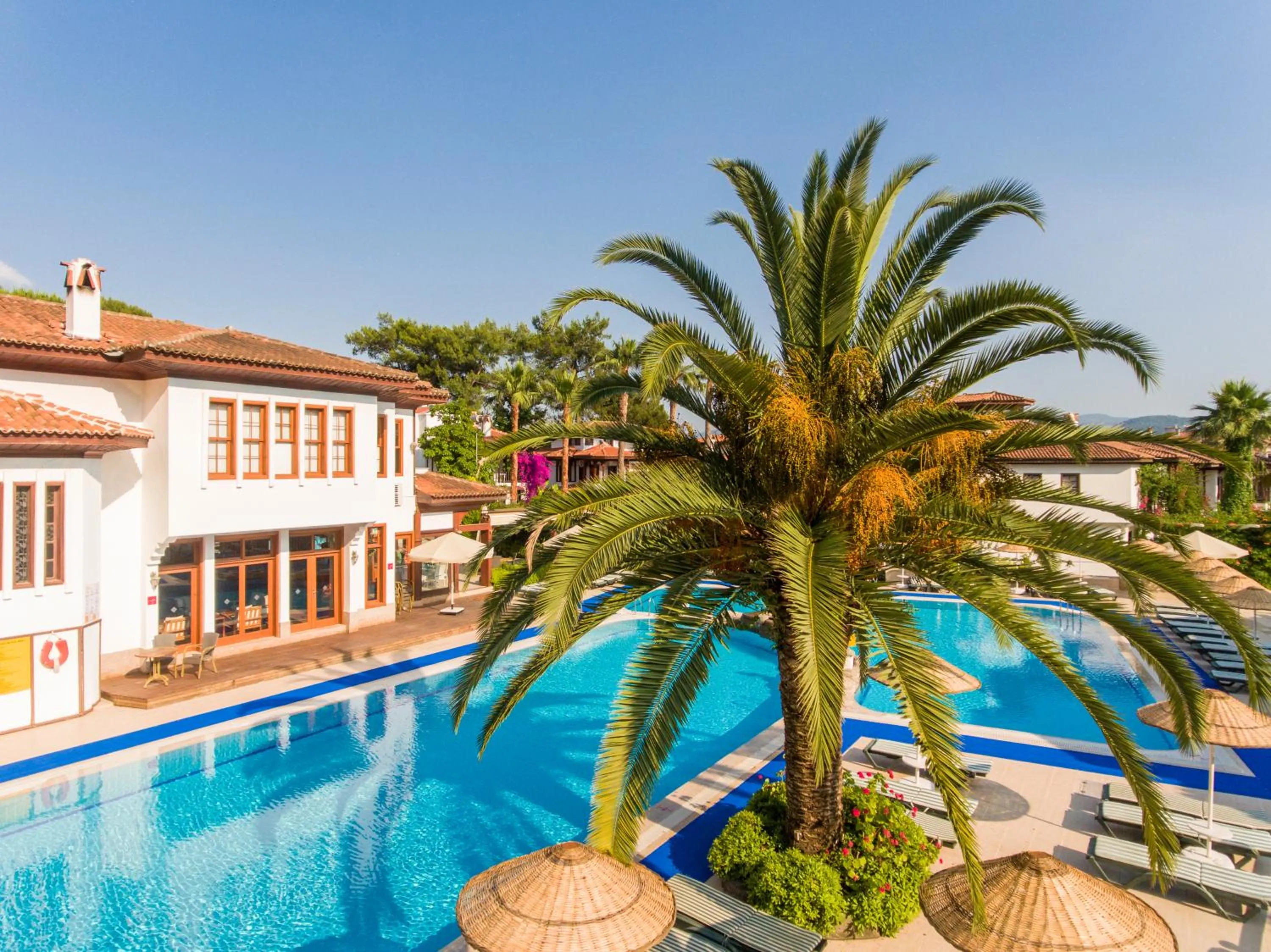Swimming pool in Yucelen Hotel