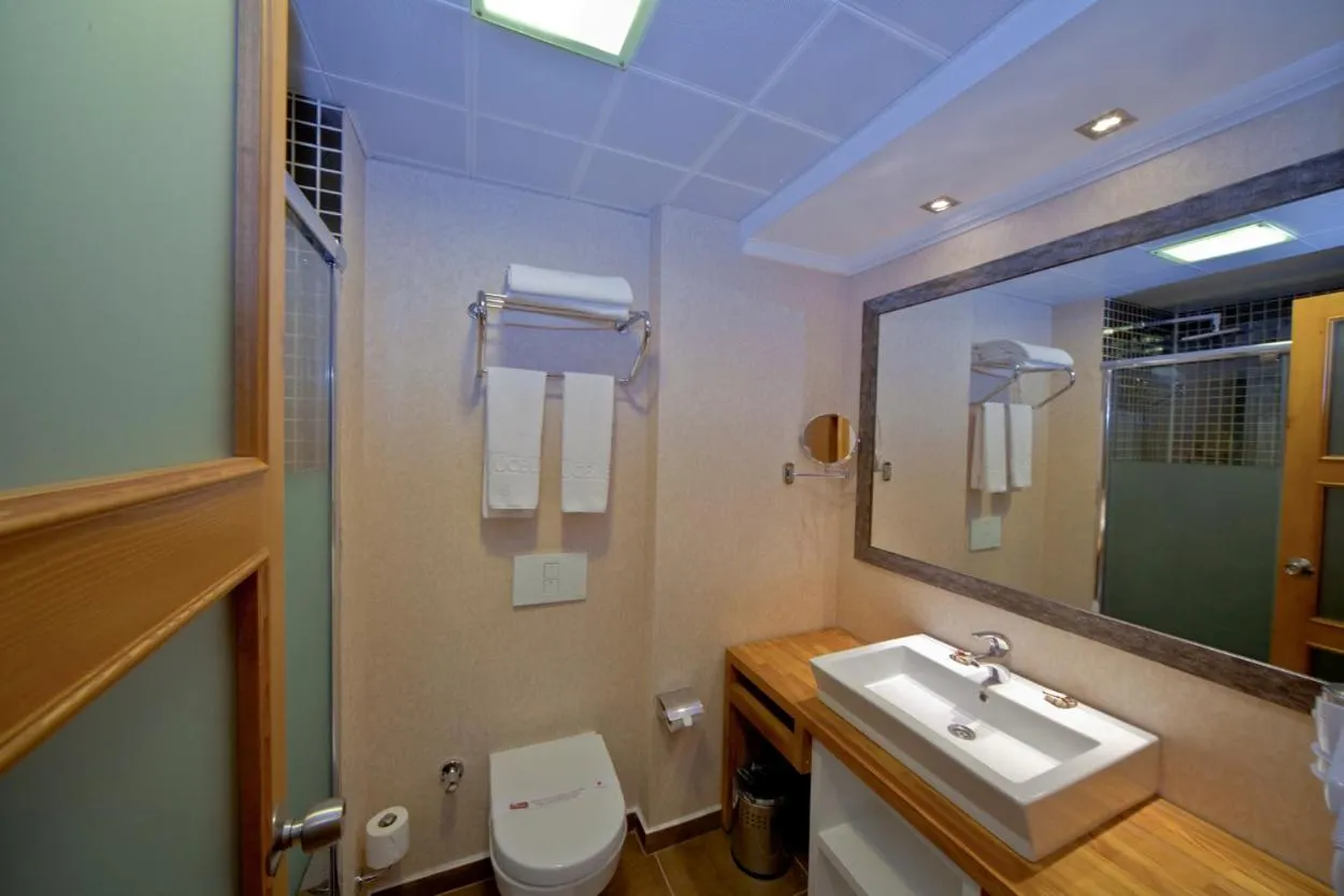 Bathroom in Yucelen Hotel