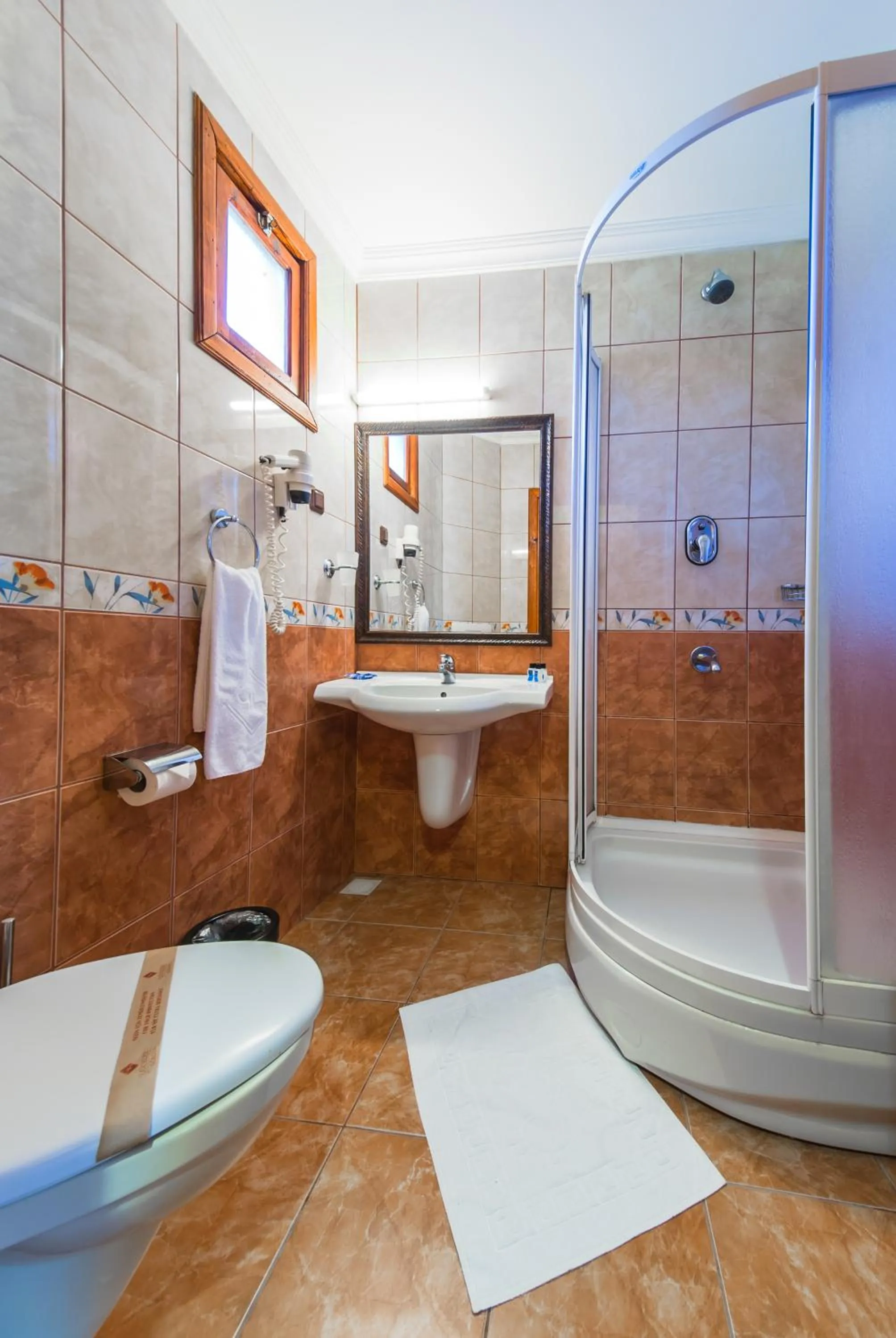 Bathroom in Yucelen Hotel