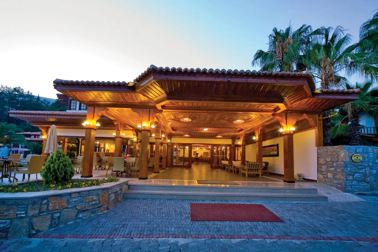 Facade/entrance in Yucelen Hotel