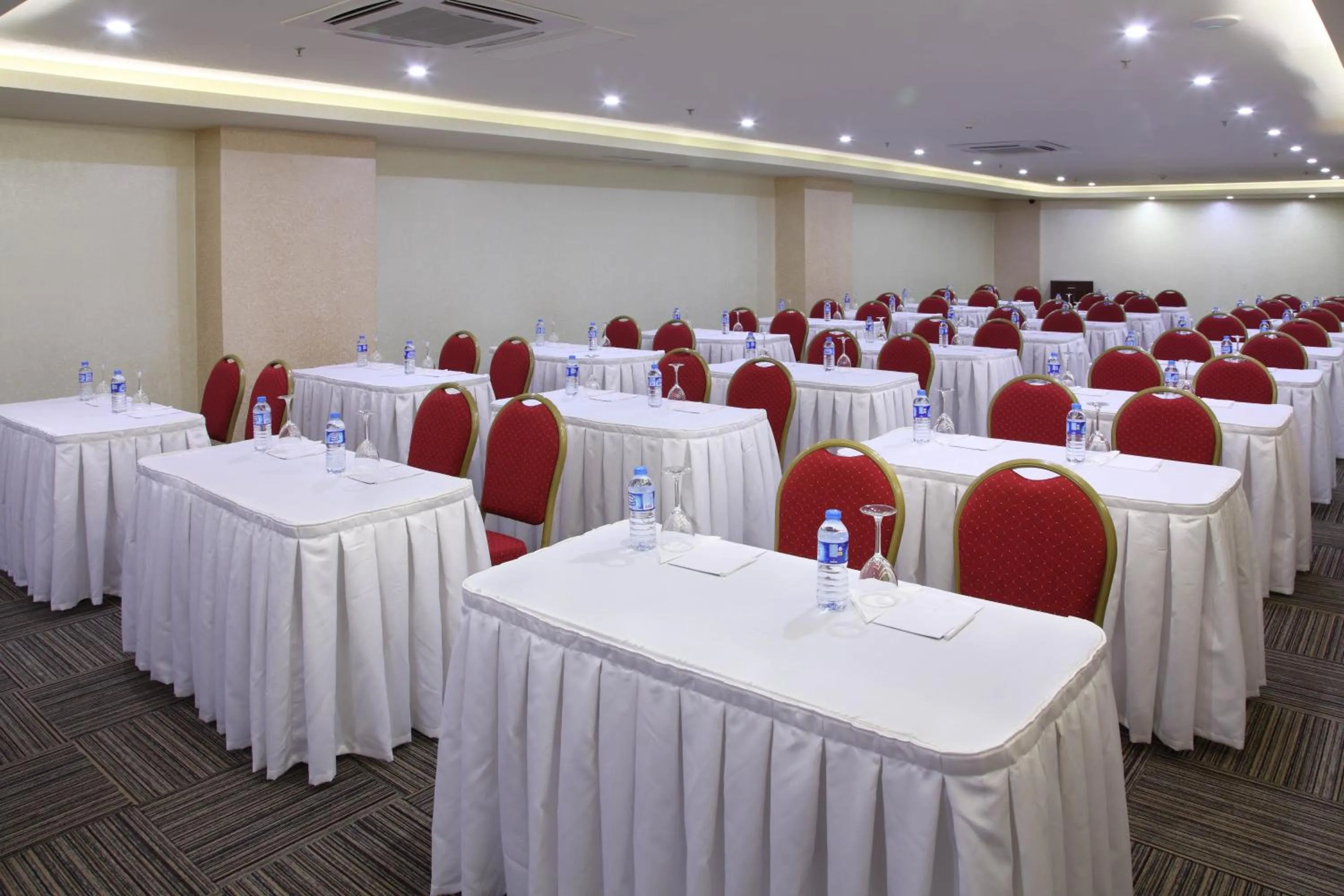 Business facilities in Hotel Senbayrak City