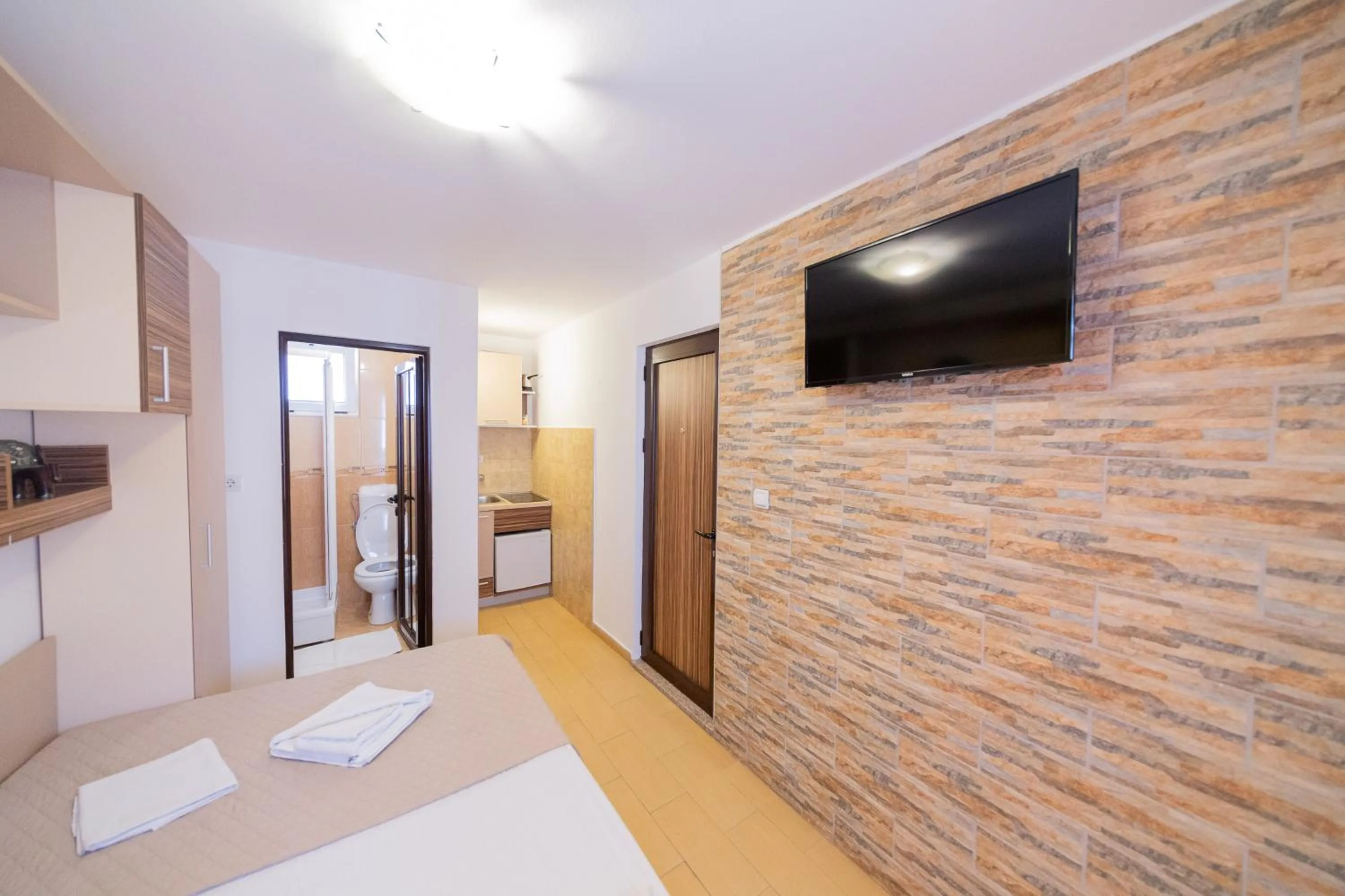 kitchen, Bed in Azzuro apartments Budva