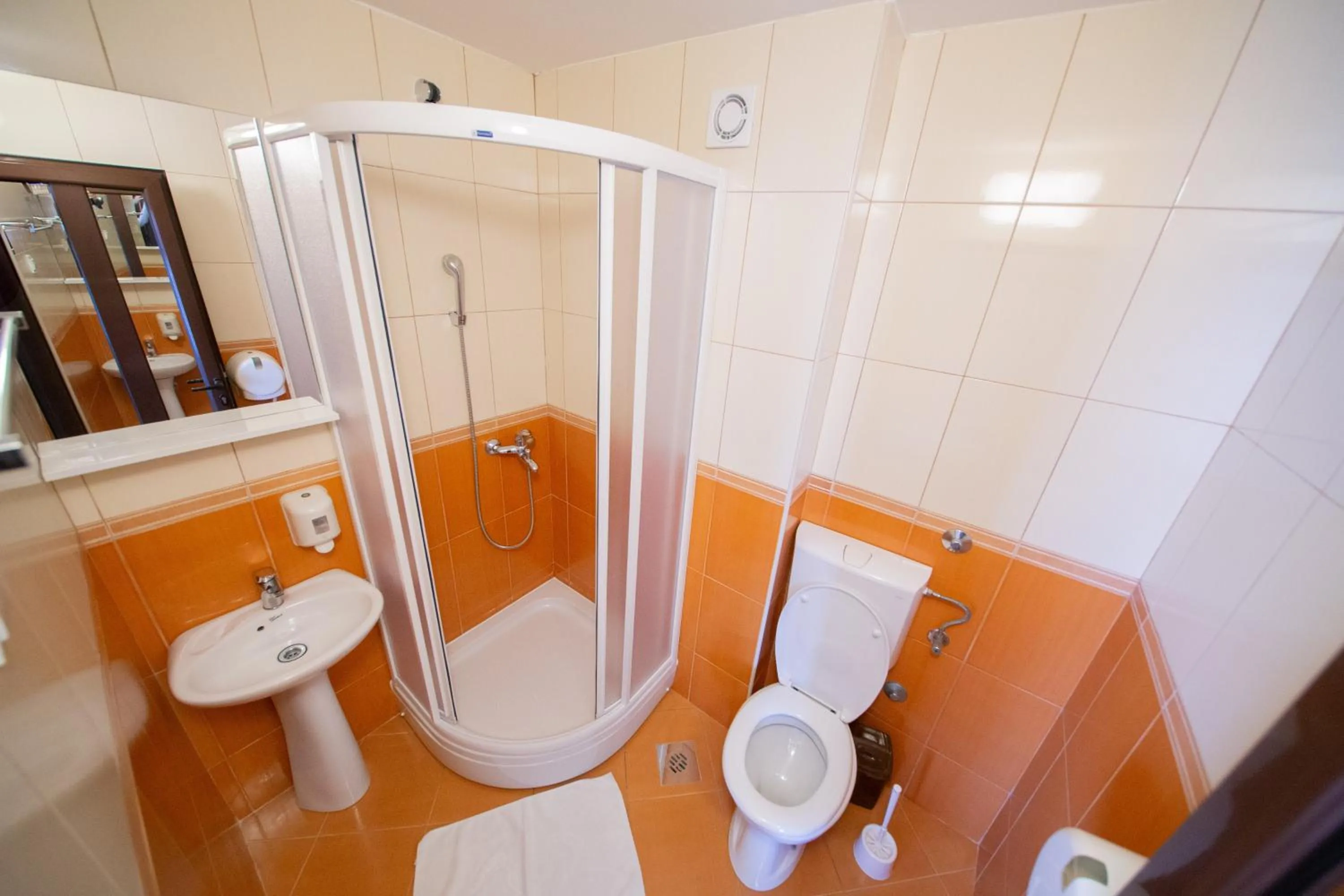 Bathroom in Azzuro apartments Budva