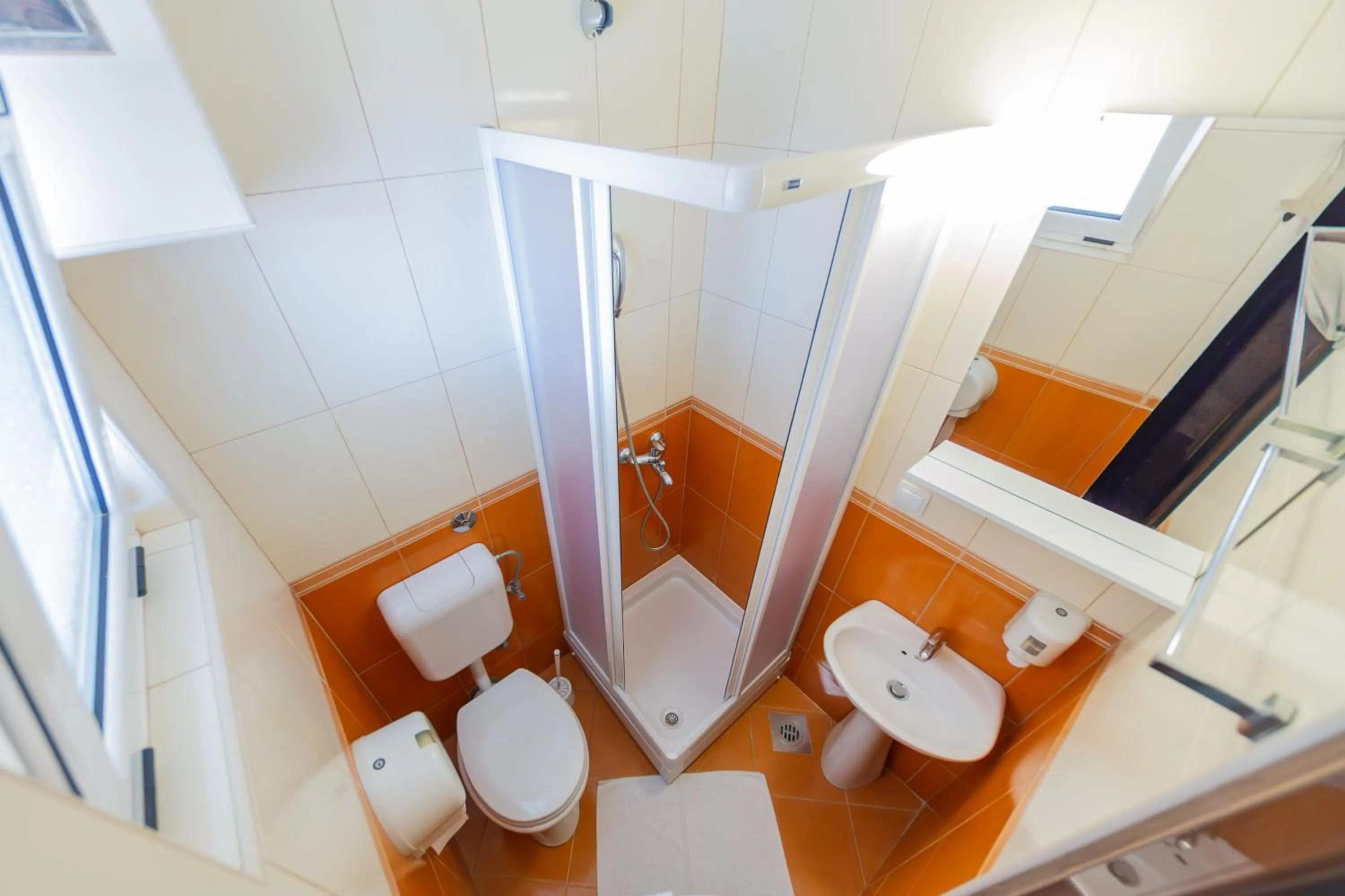 Bathroom in Azzuro apartments Budva