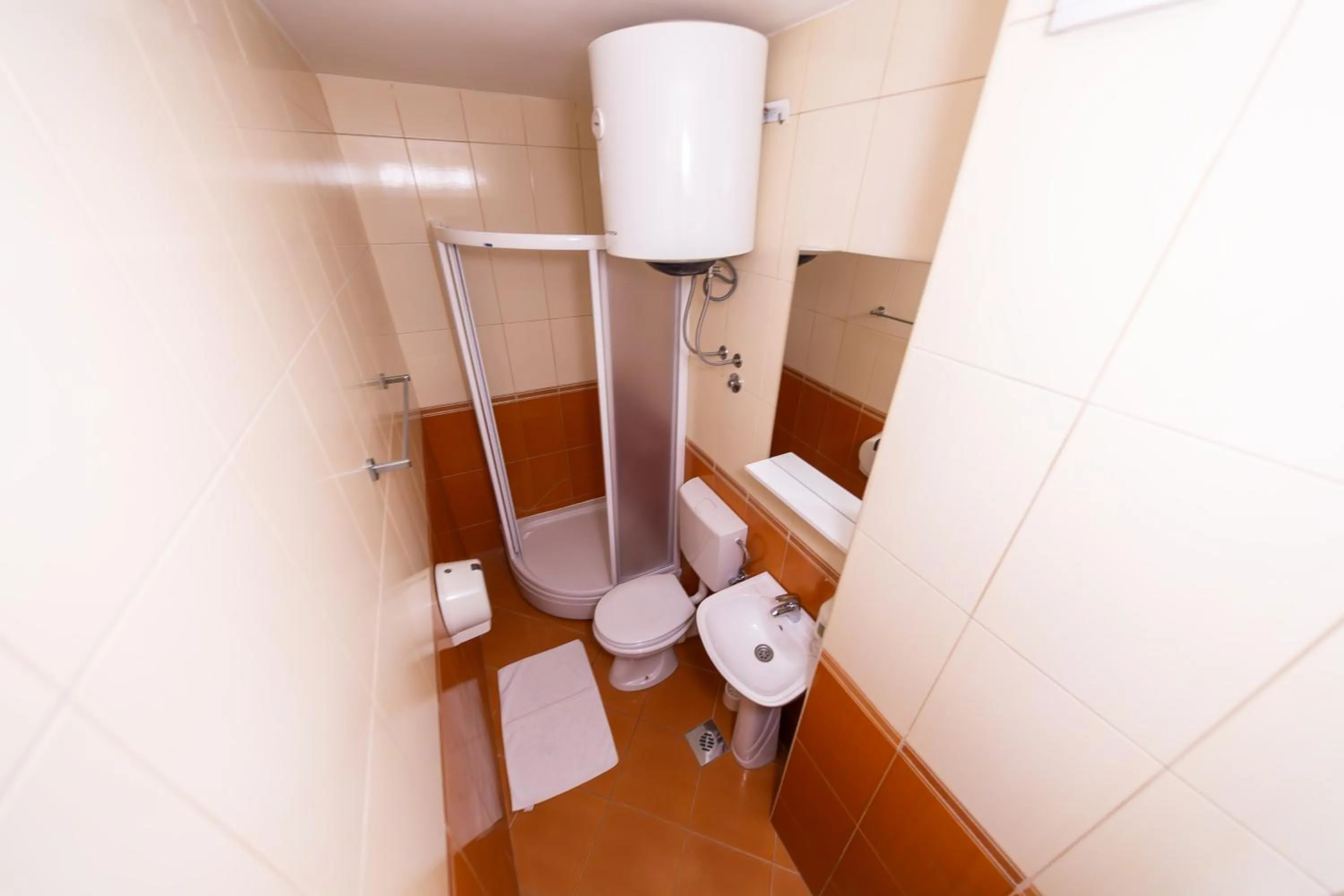 Bathroom in Azzuro apartments Budva