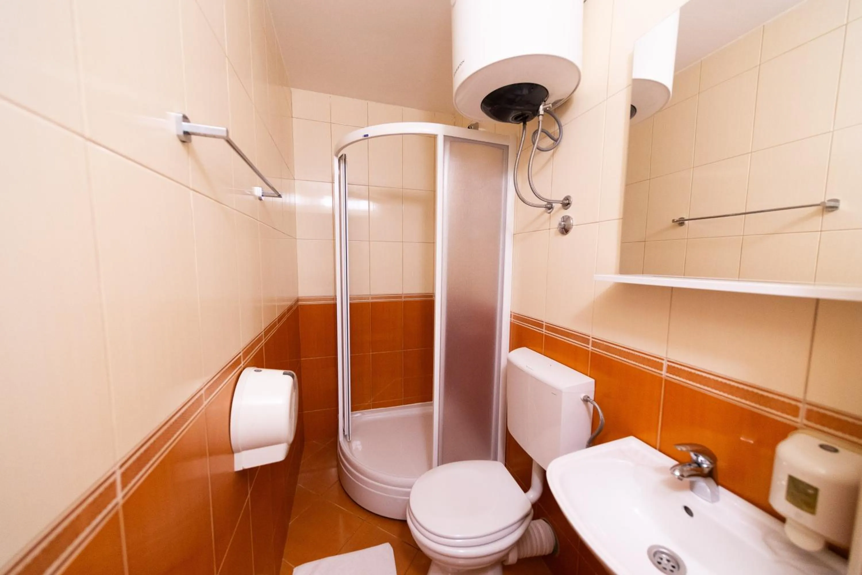 Bathroom in Azzuro apartments Budva