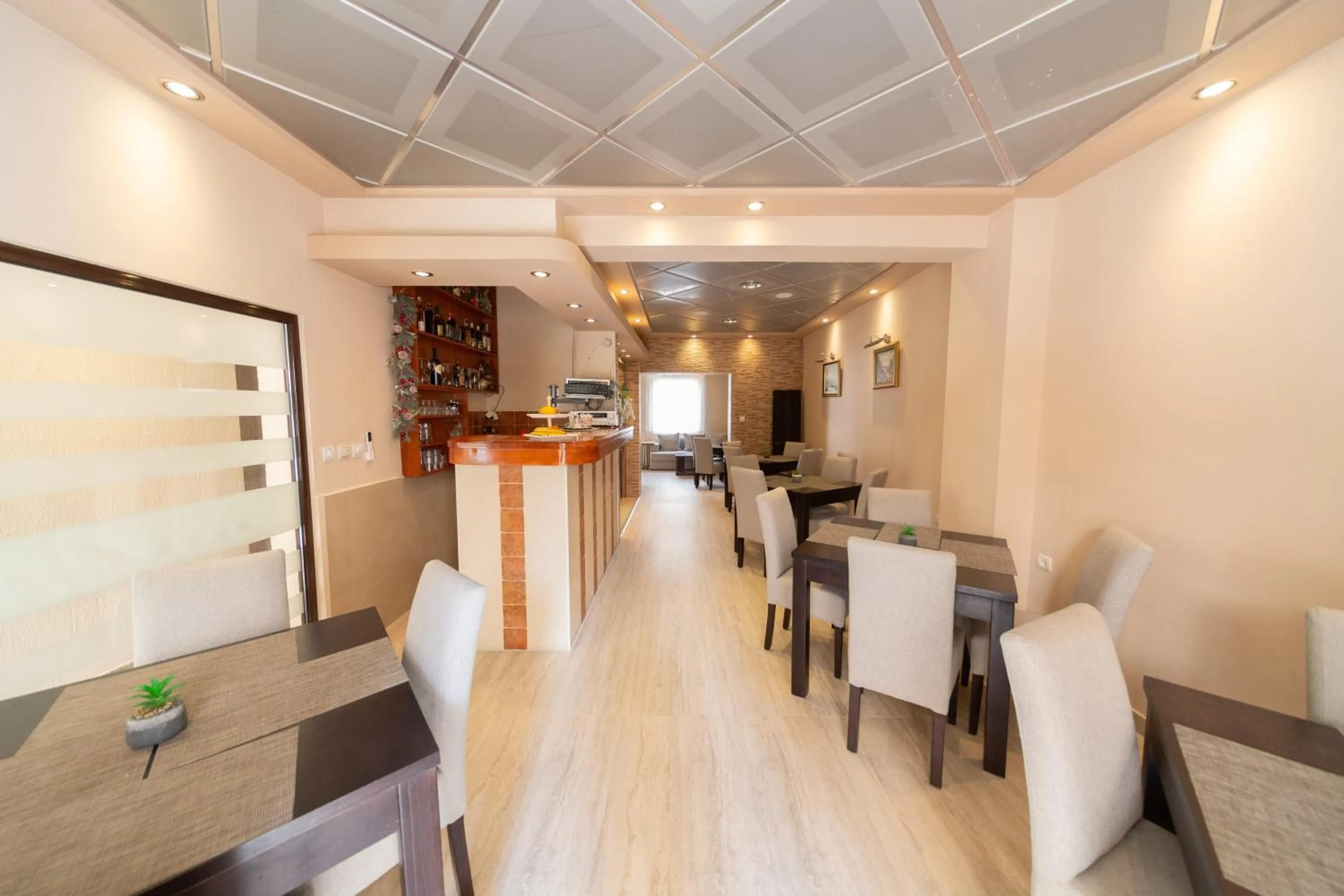 Restaurant/places to eat in Azzuro apartments Budva