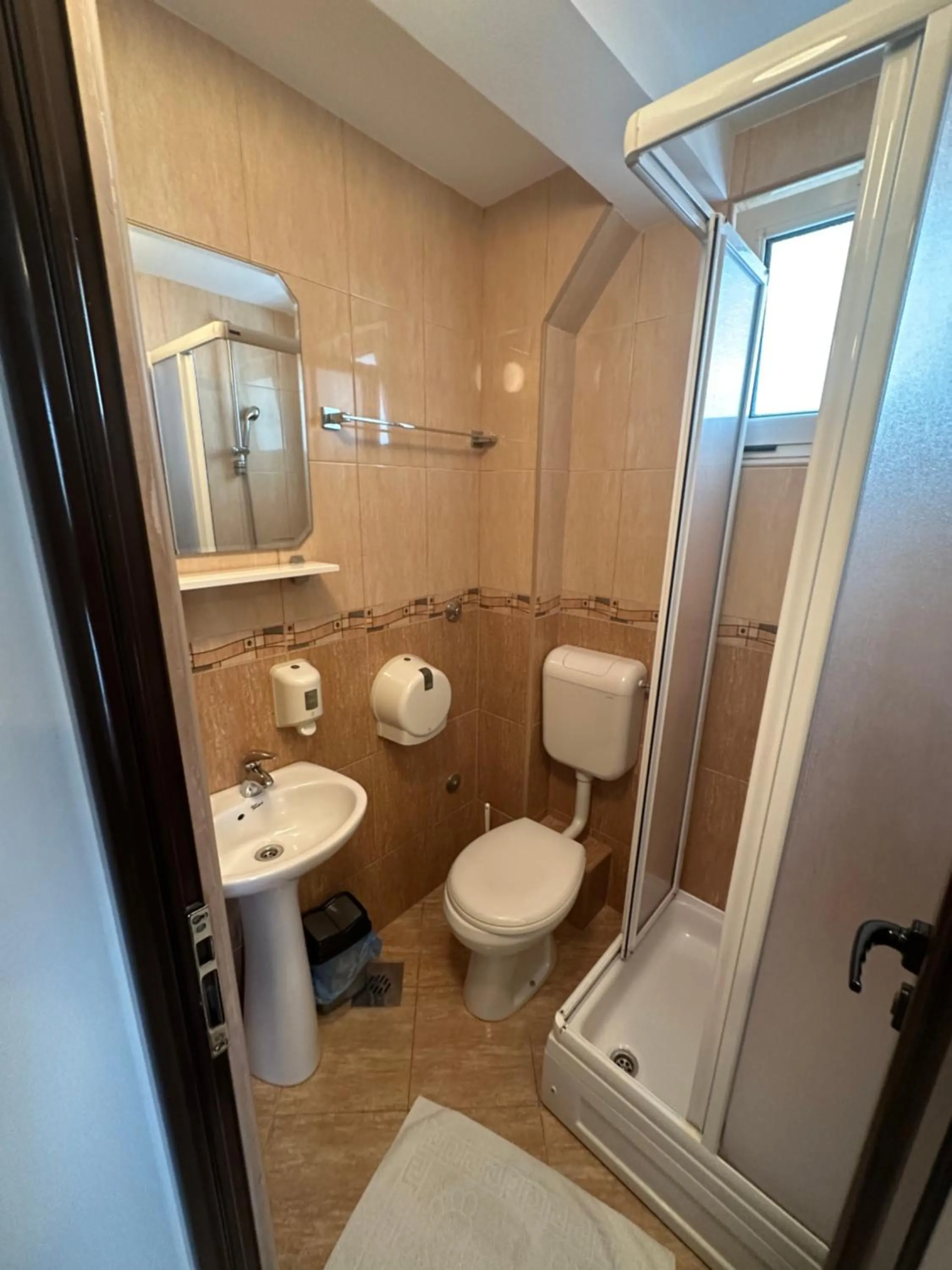 Bathroom in Azzuro apartments Budva