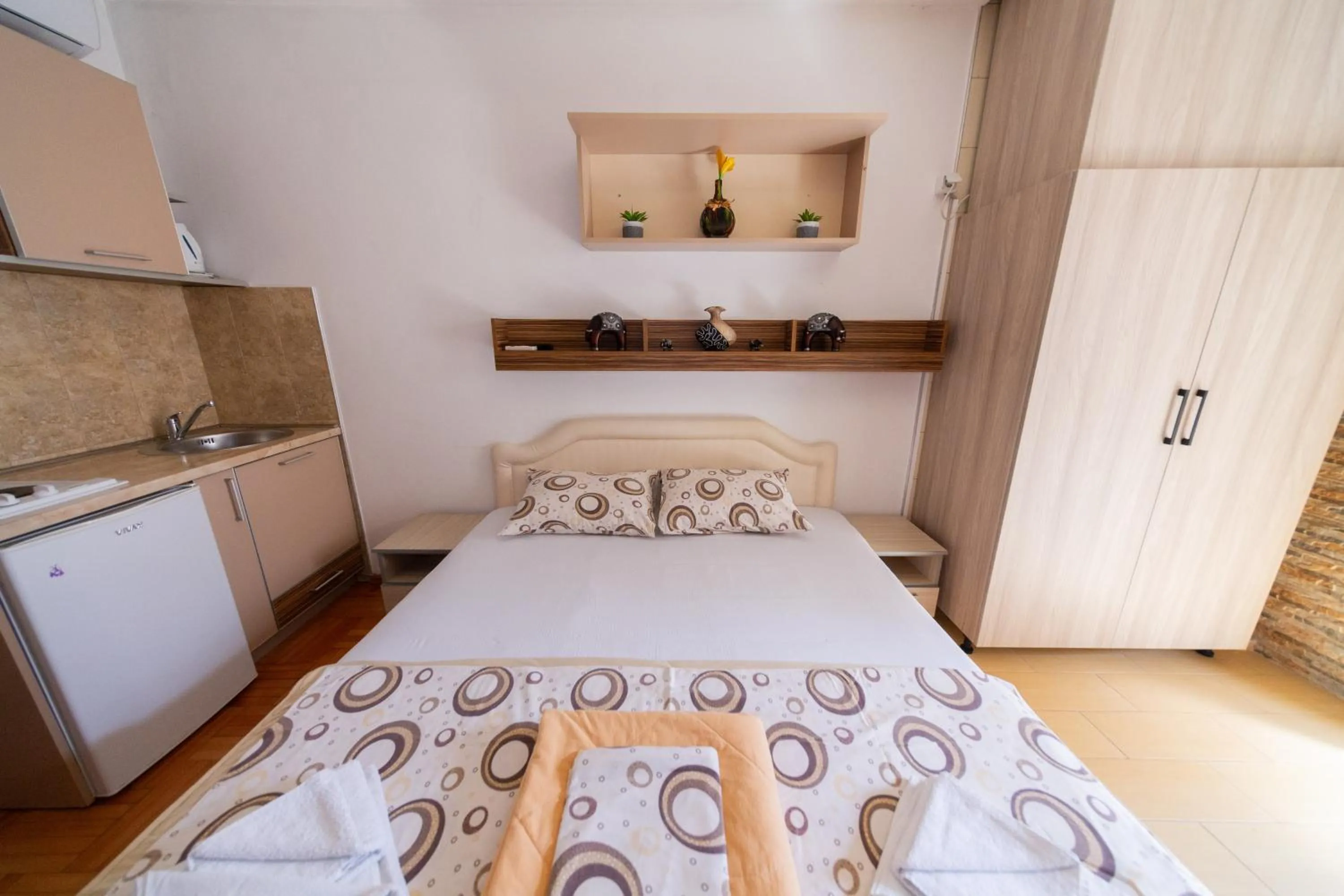 Bed in Azzuro apartments Budva
