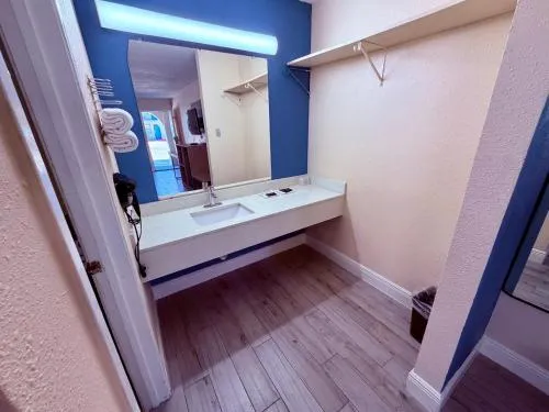 Guest Inn and Suites