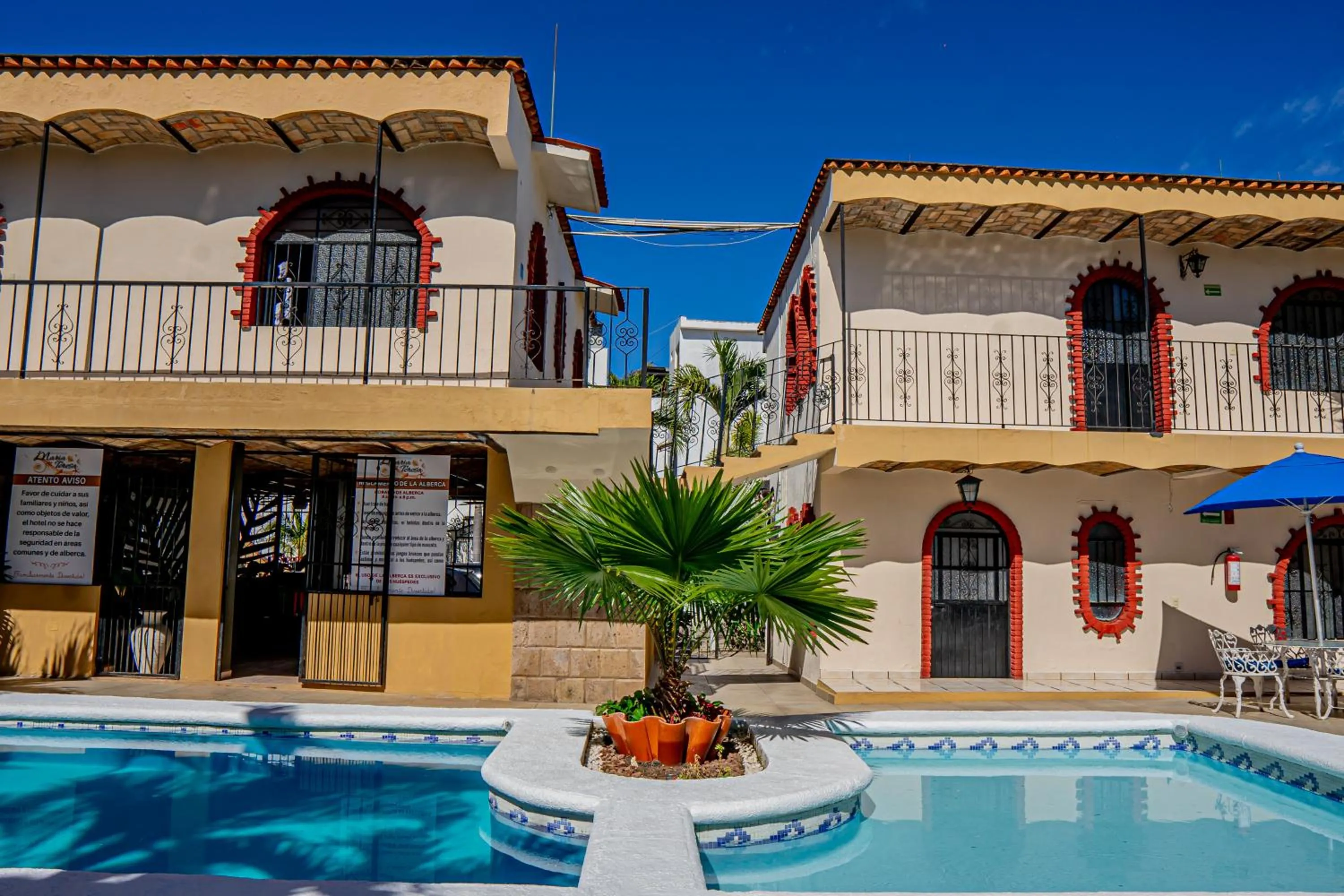 Swimming pool in Bungalows Maria Teresa