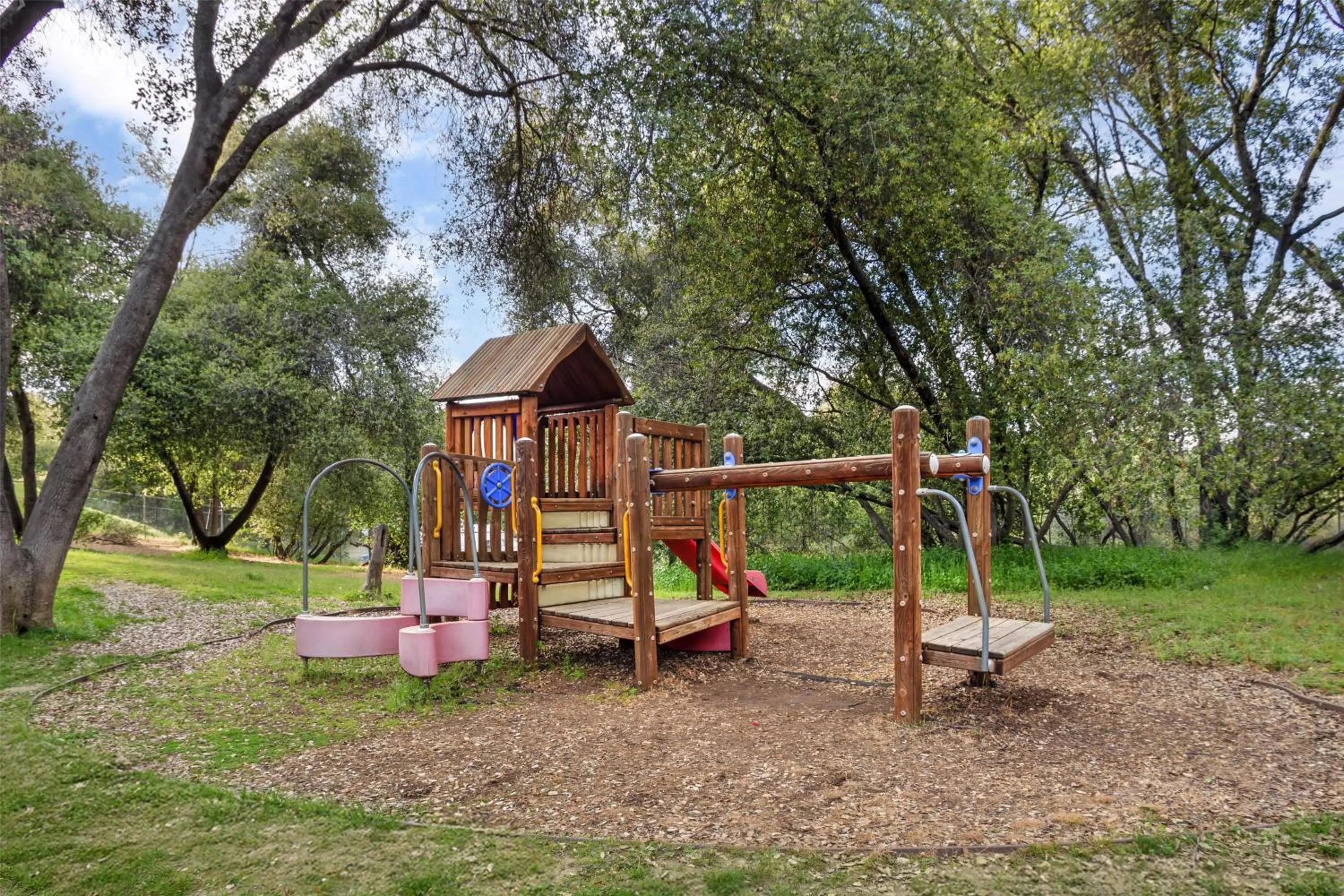 Property building in Best Western Plus Yosemite Gateway Inn