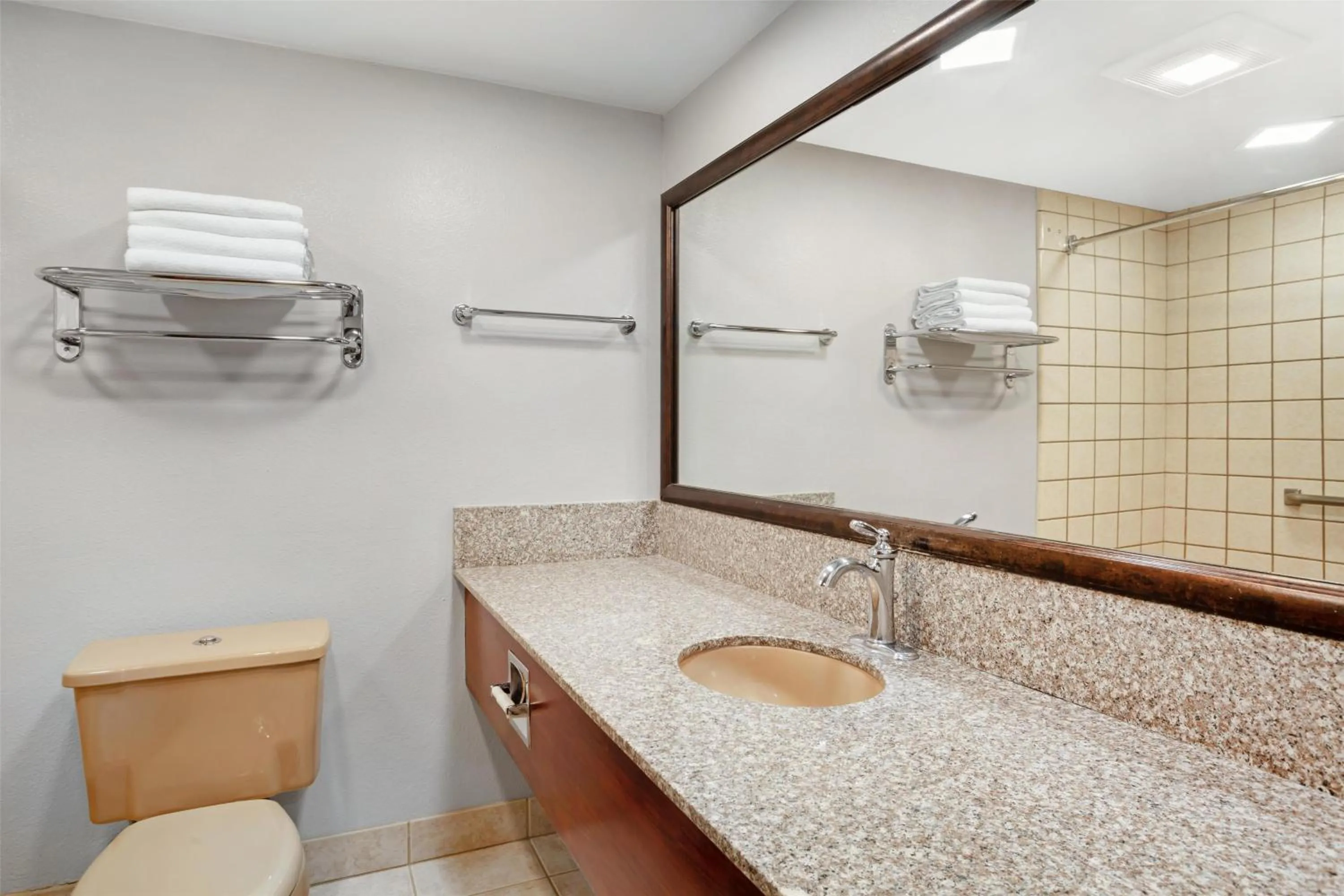 Bathroom in Best Western Plus Yosemite Gateway Inn