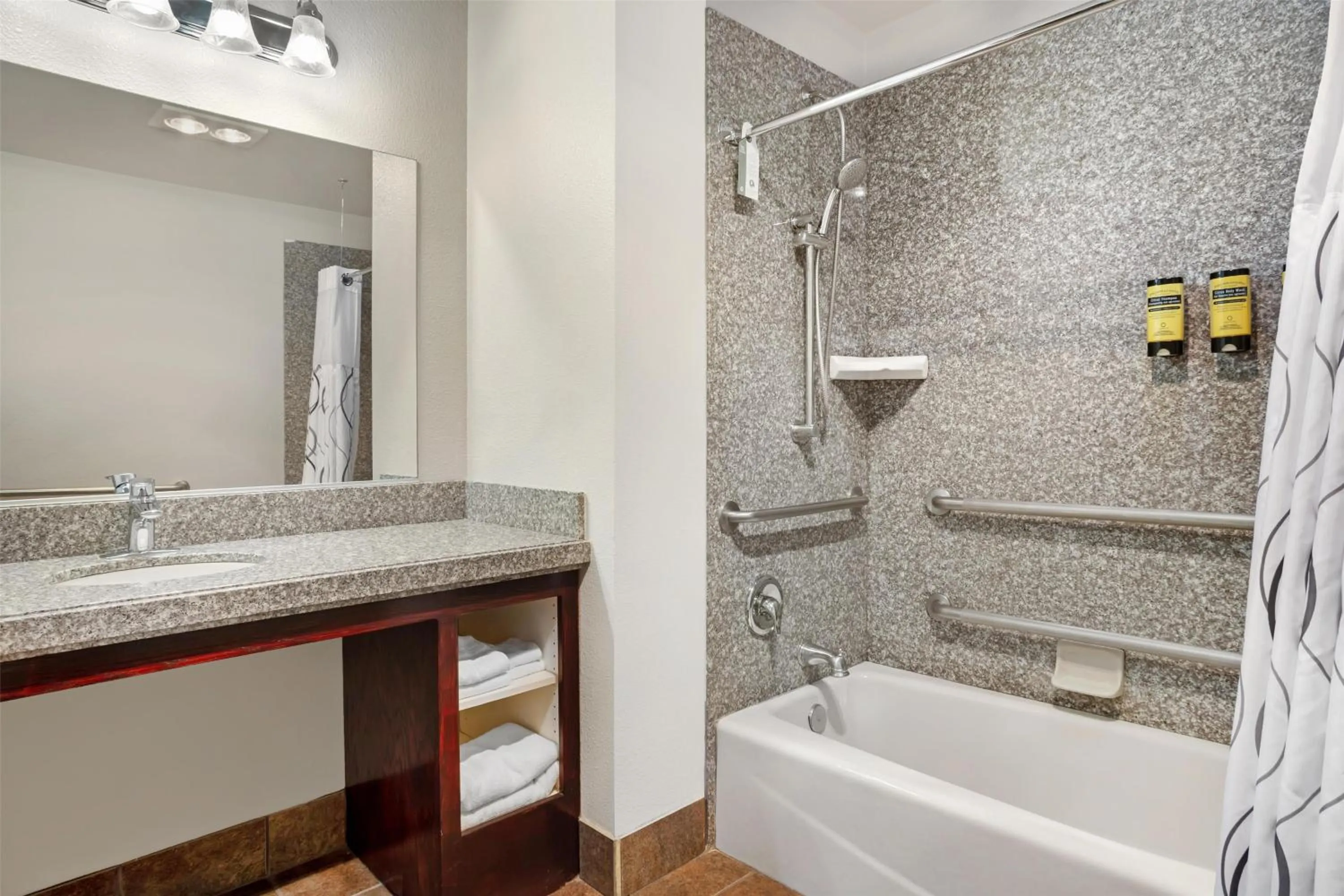 Bathroom in Best Western Plus Yosemite Gateway Inn